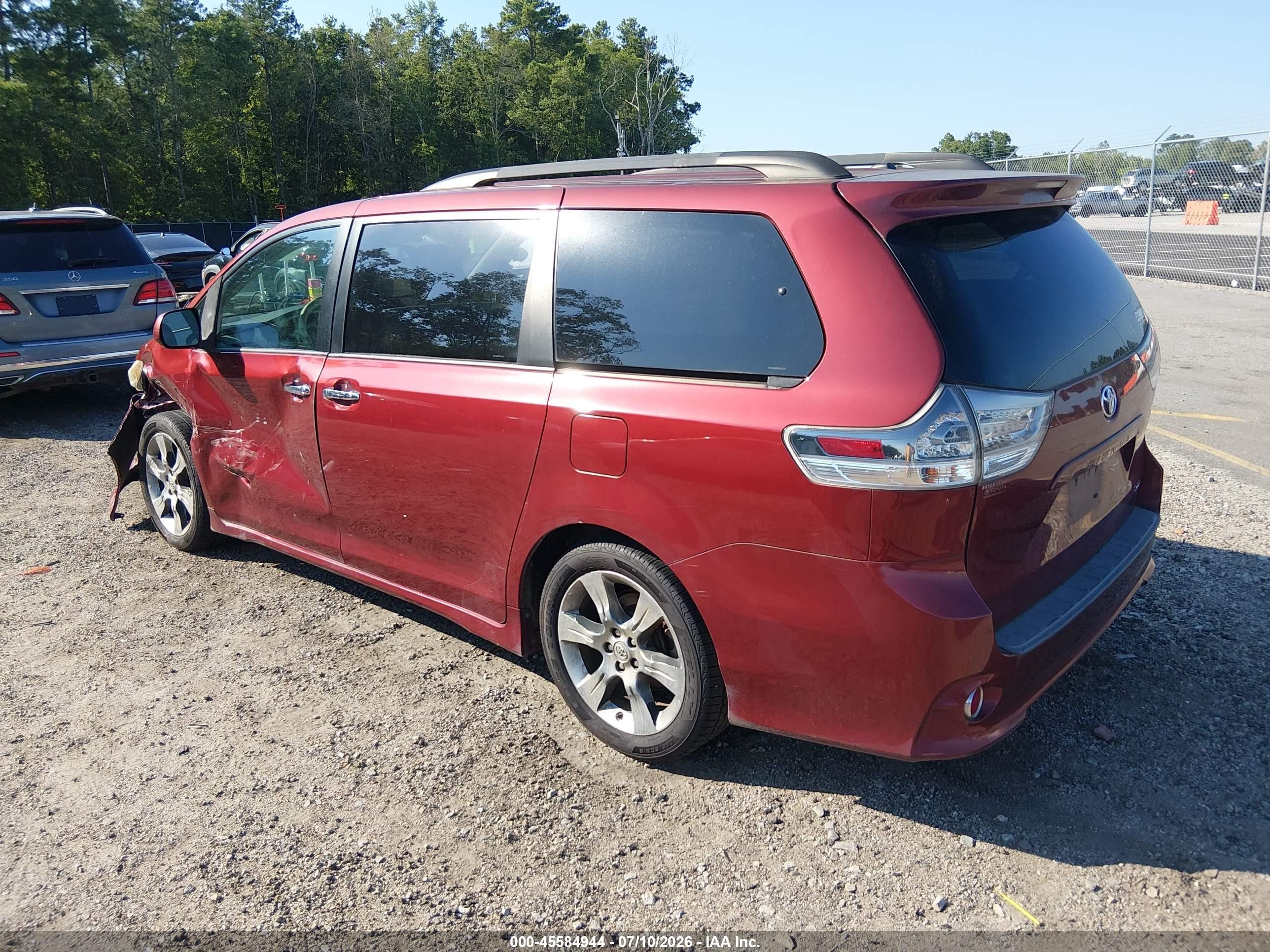 2013 Toyota Sienna Se 8 Passenger Red vin: 5TDXK3DC8DS401104