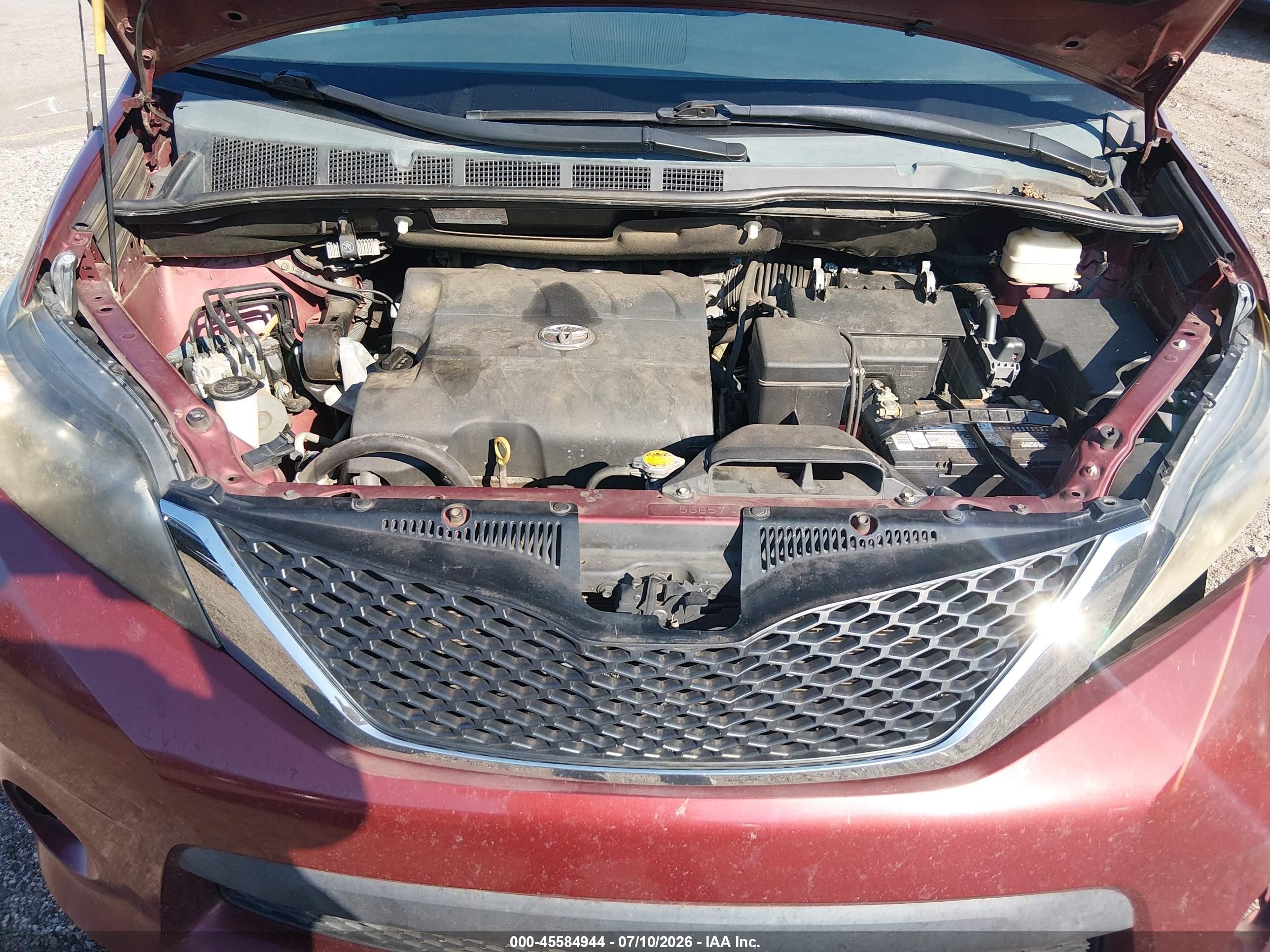 2013 Toyota Sienna Se 8 Passenger Red vin: 5TDXK3DC8DS401104