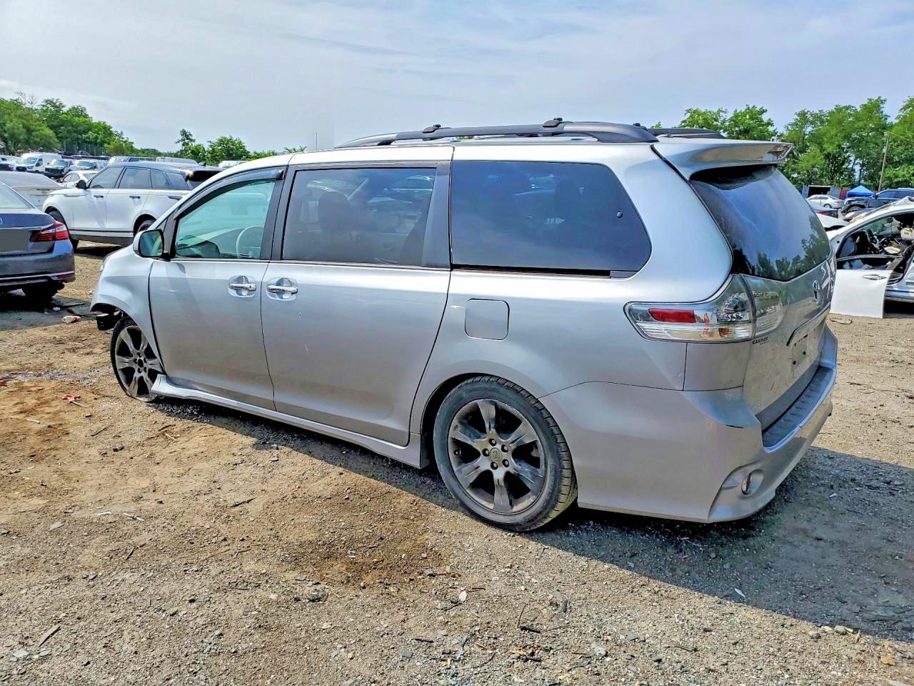 2014 Toyota Sienna Silver vin: 5TDXK3DC8ES436078