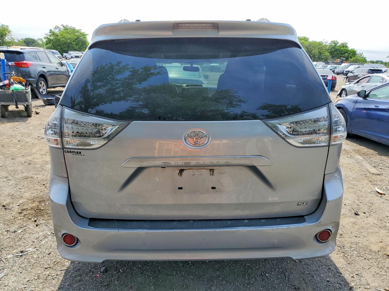 2014 Toyota Sienna Silver vin: 5TDXK3DC8ES436078