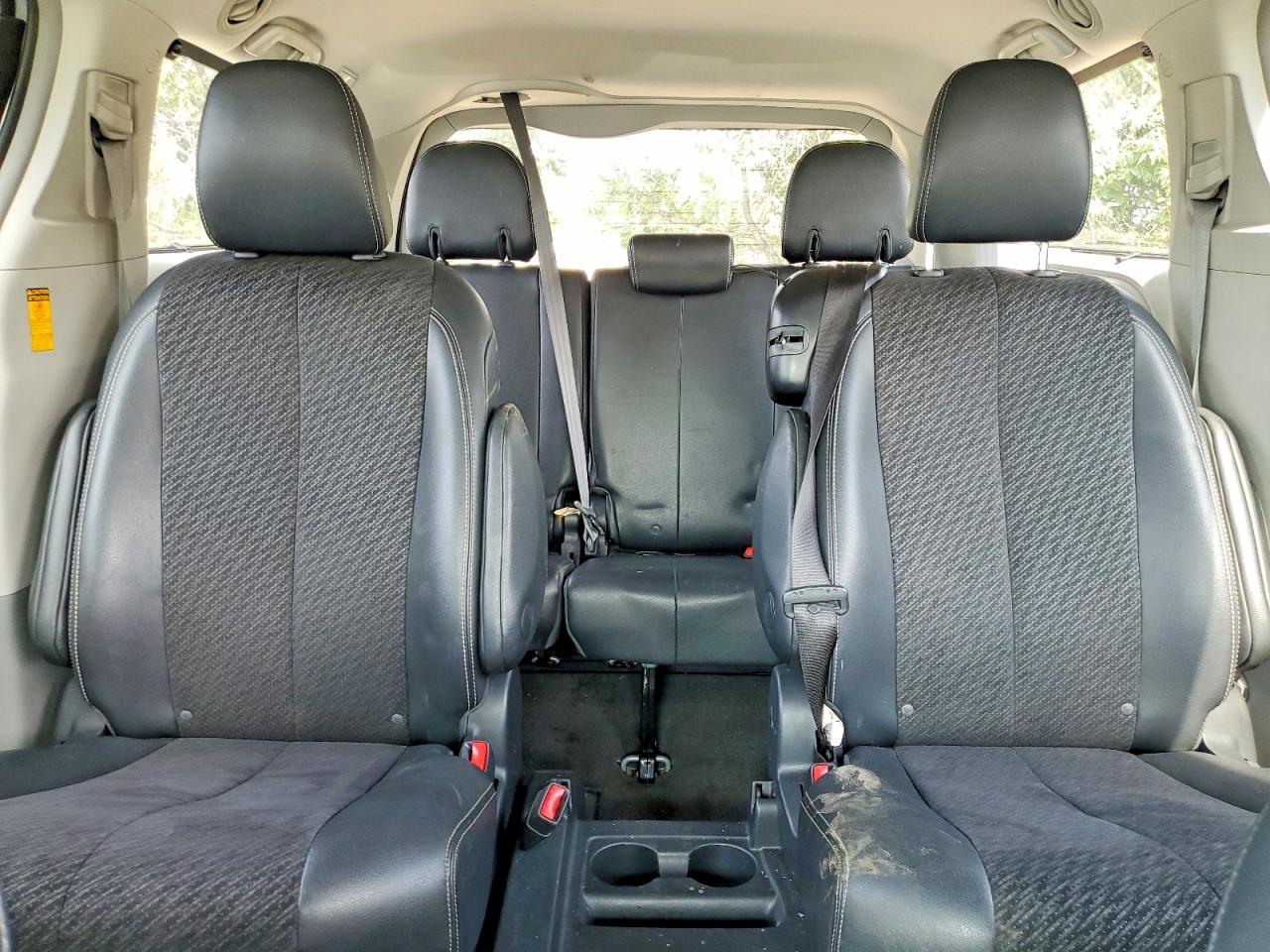2014 Toyota Sienna Silver vin: 5TDXK3DC8ES436078