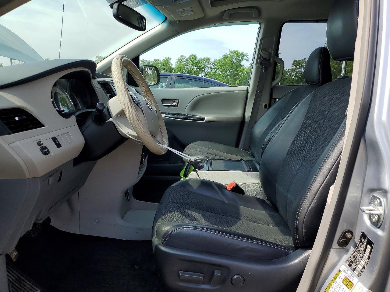 2014 Toyota Sienna Silver vin: 5TDXK3DC8ES436078
