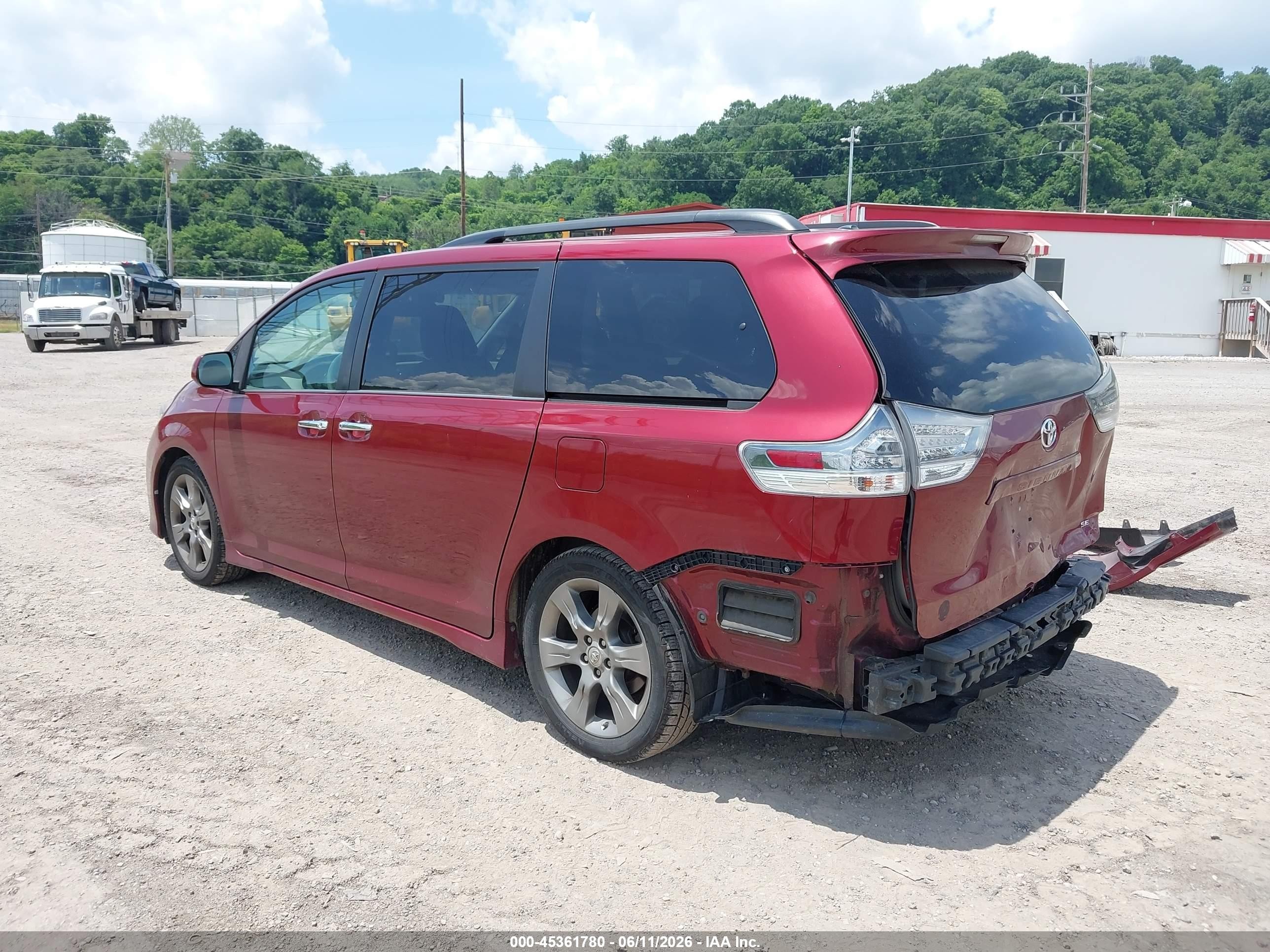 2014 Toyota Sienna Se 8 Passenger Red vin: 5TDXK3DC8ES466634