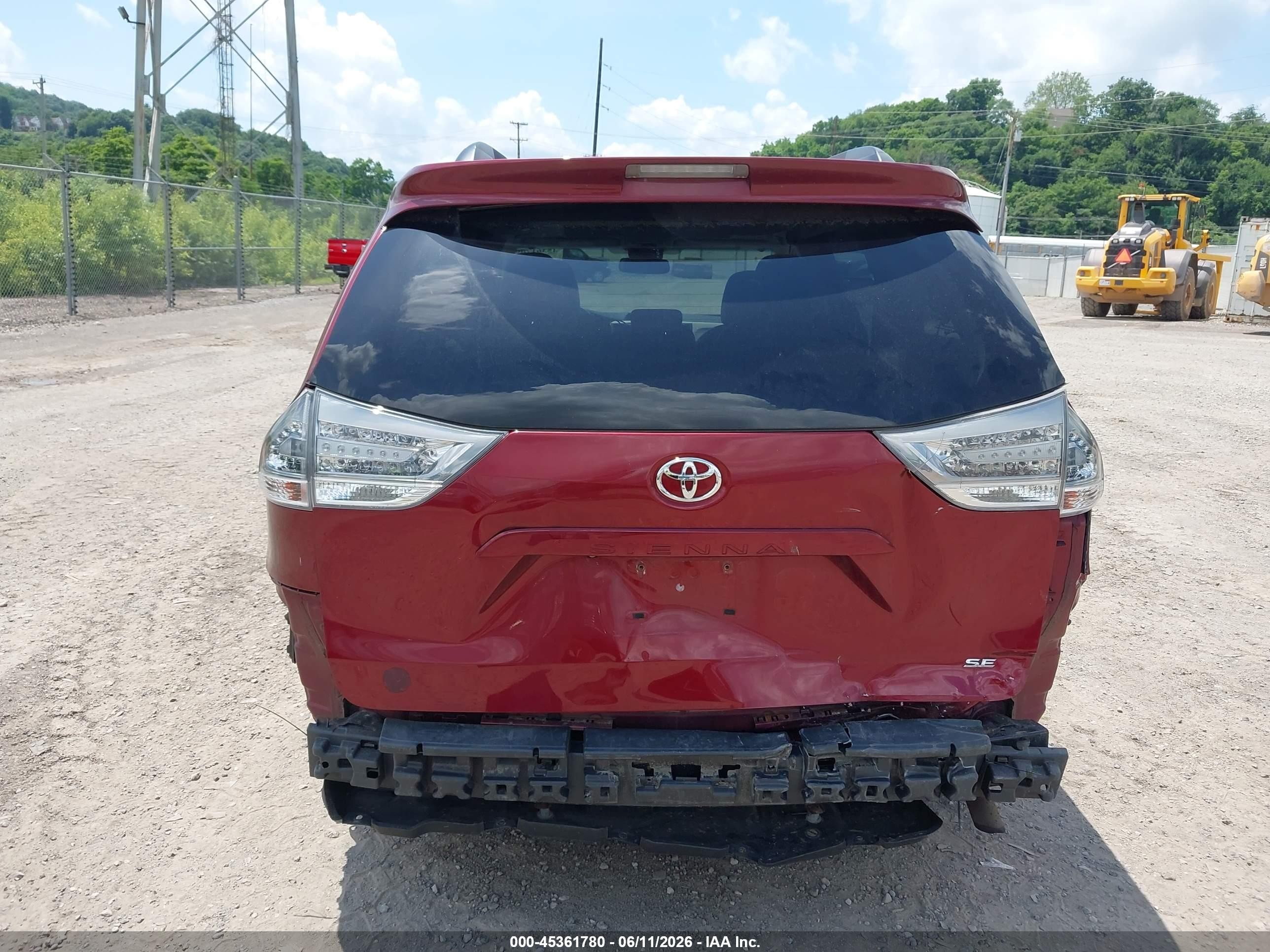 2014 Toyota Sienna Se 8 Passenger Red vin: 5TDXK3DC8ES466634