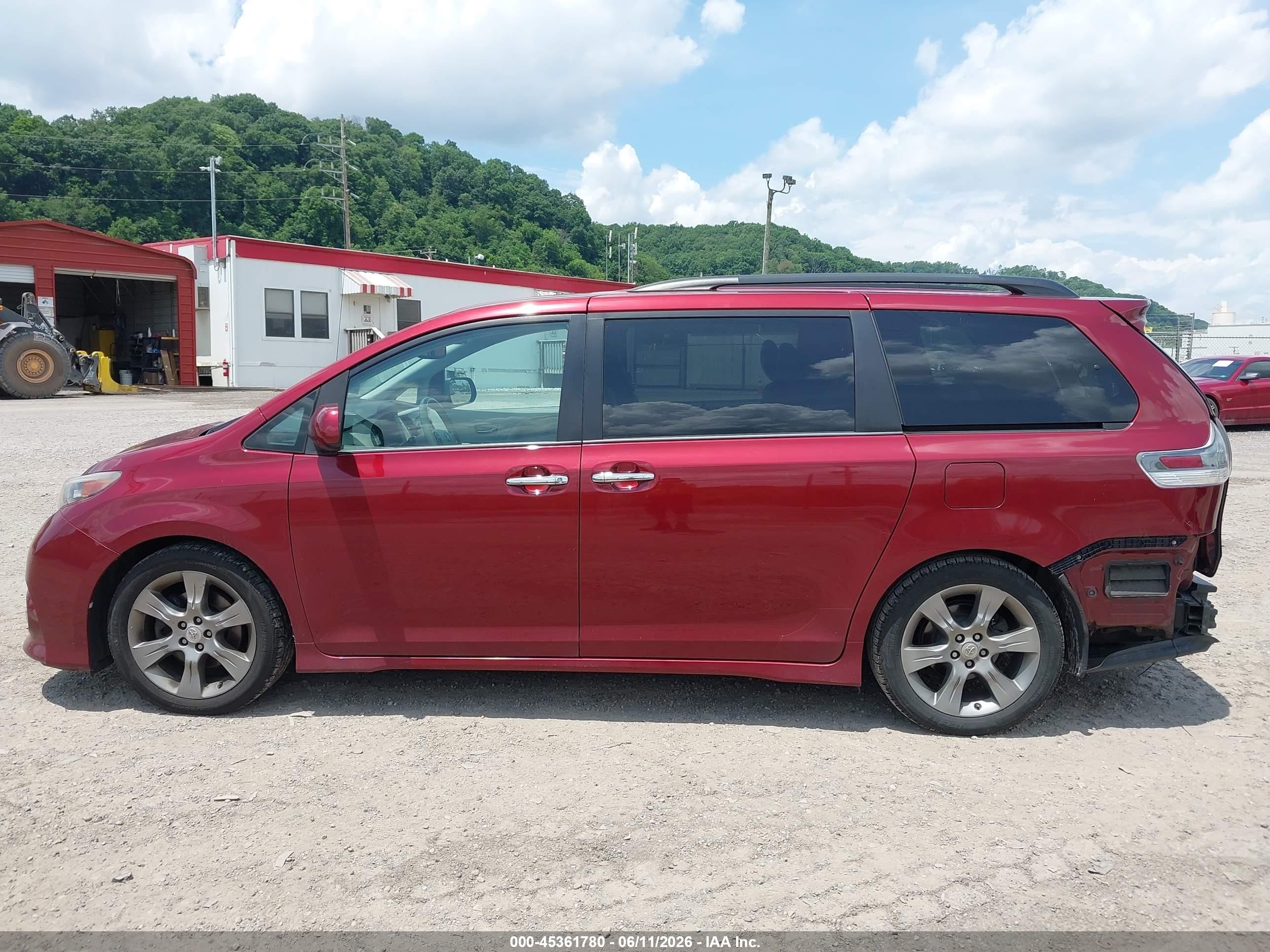 2014 Toyota Sienna Se 8 Passenger Red vin: 5TDXK3DC8ES466634
