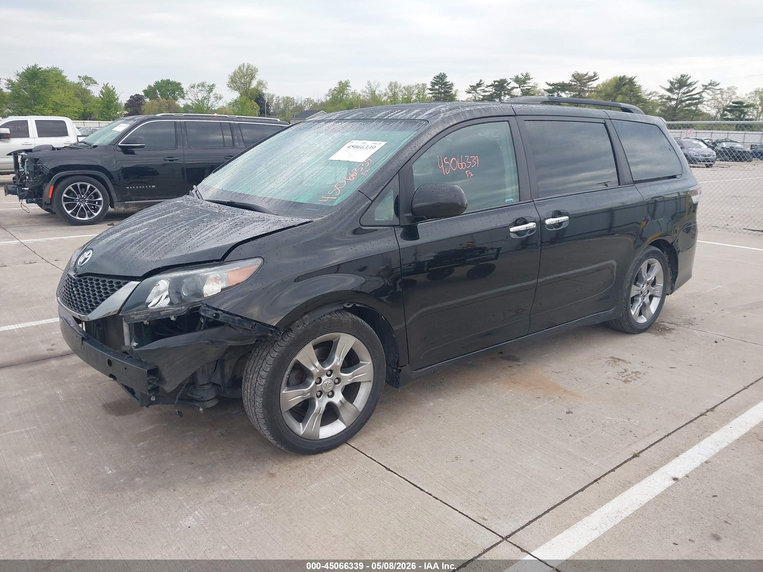 2014 Toyota Sienna Se 8 Passenger Black vin: 5TDXK3DC8ES504492