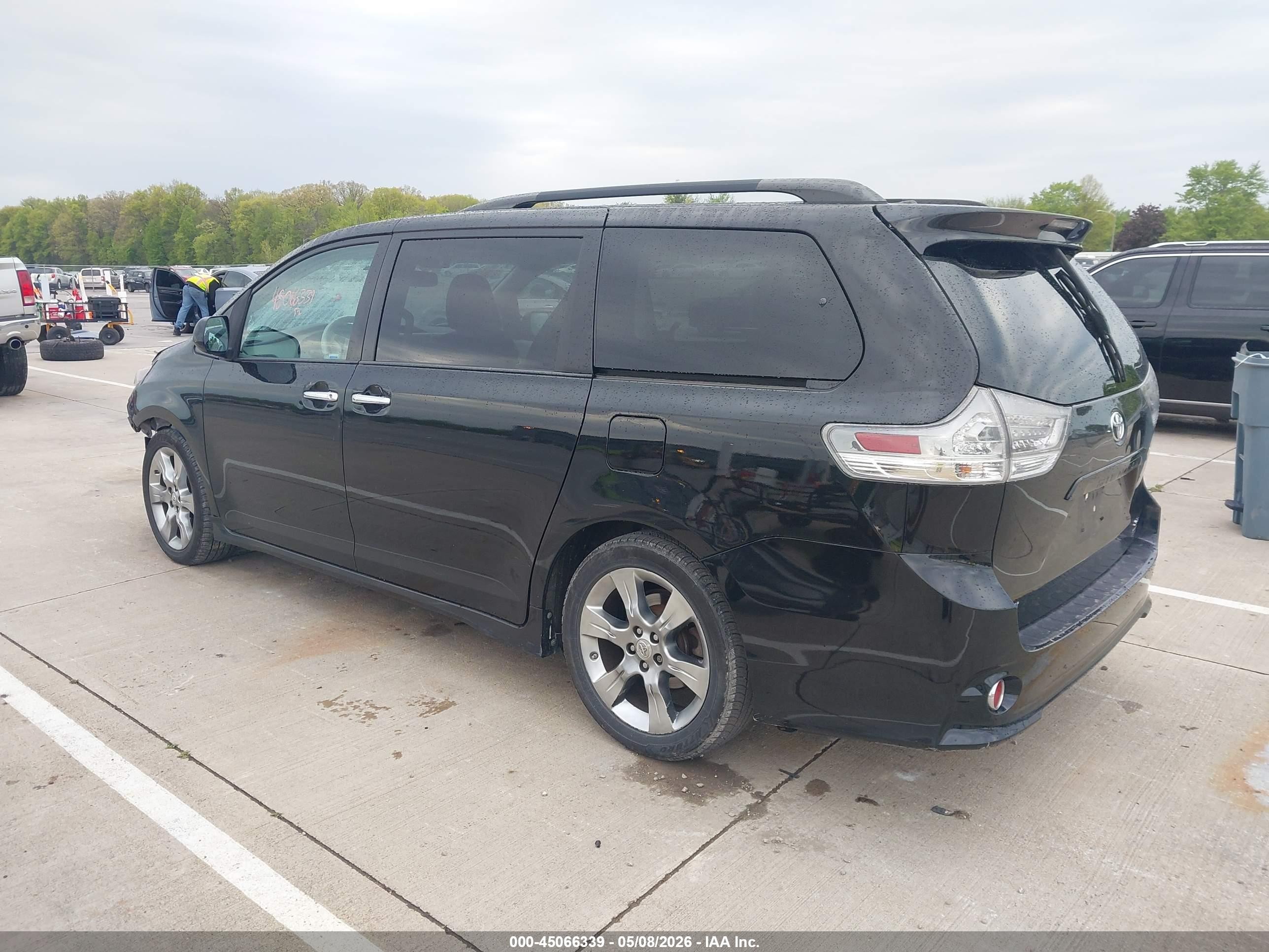 2014 Toyota Sienna Se 8 Passenger Black vin: 5TDXK3DC8ES504492