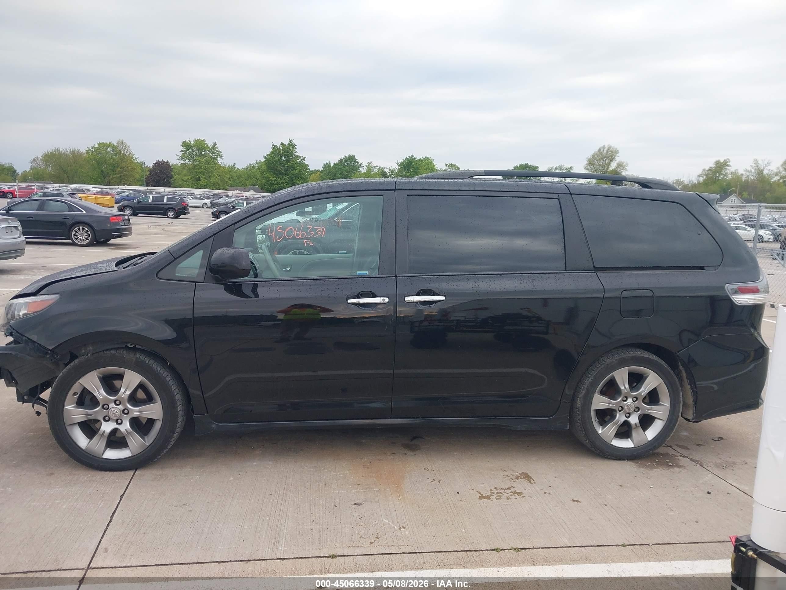 2014 Toyota Sienna Se 8 Passenger Black vin: 5TDXK3DC8ES504492