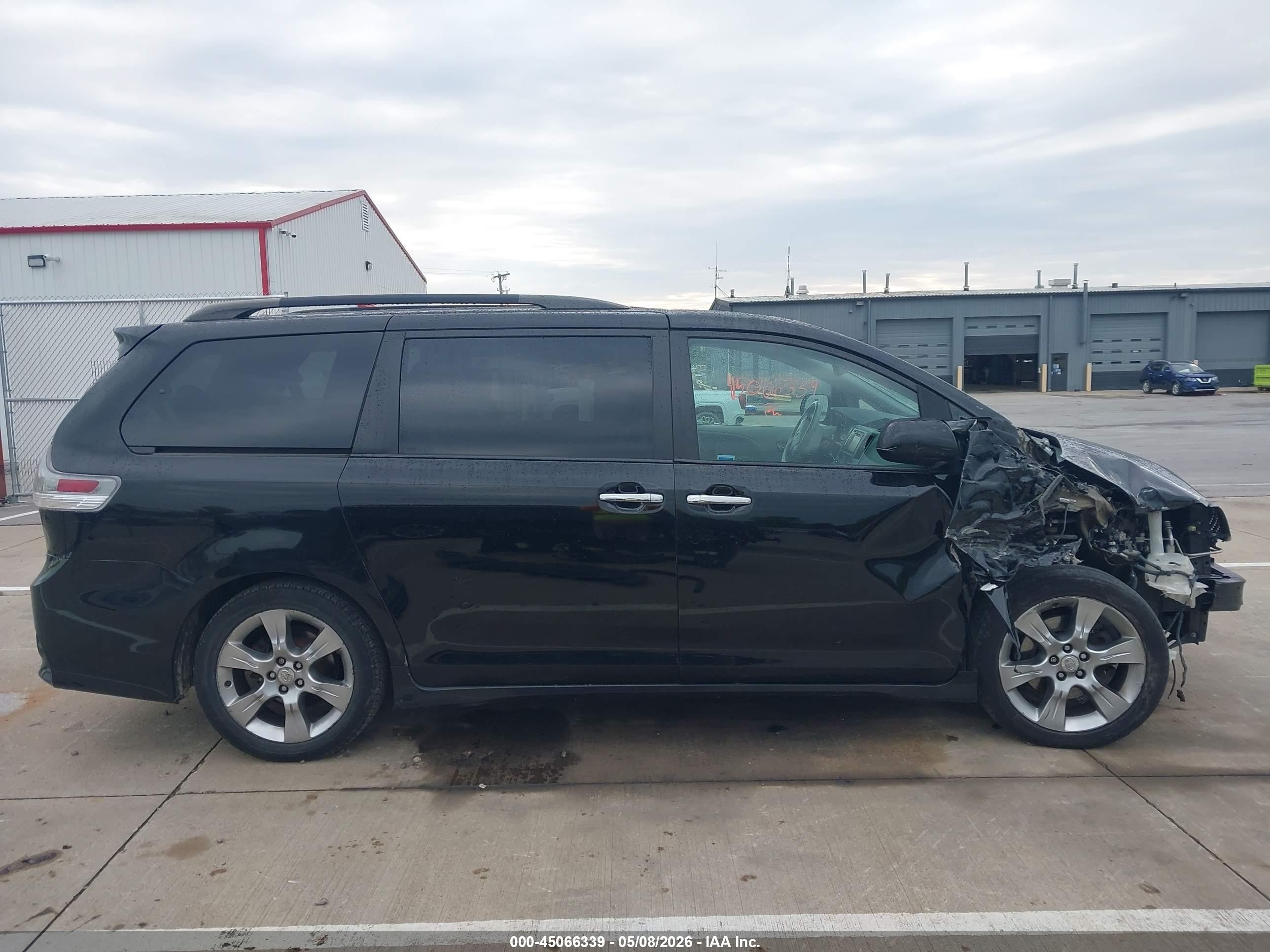 2014 Toyota Sienna Se 8 Passenger Black vin: 5TDXK3DC8ES504492