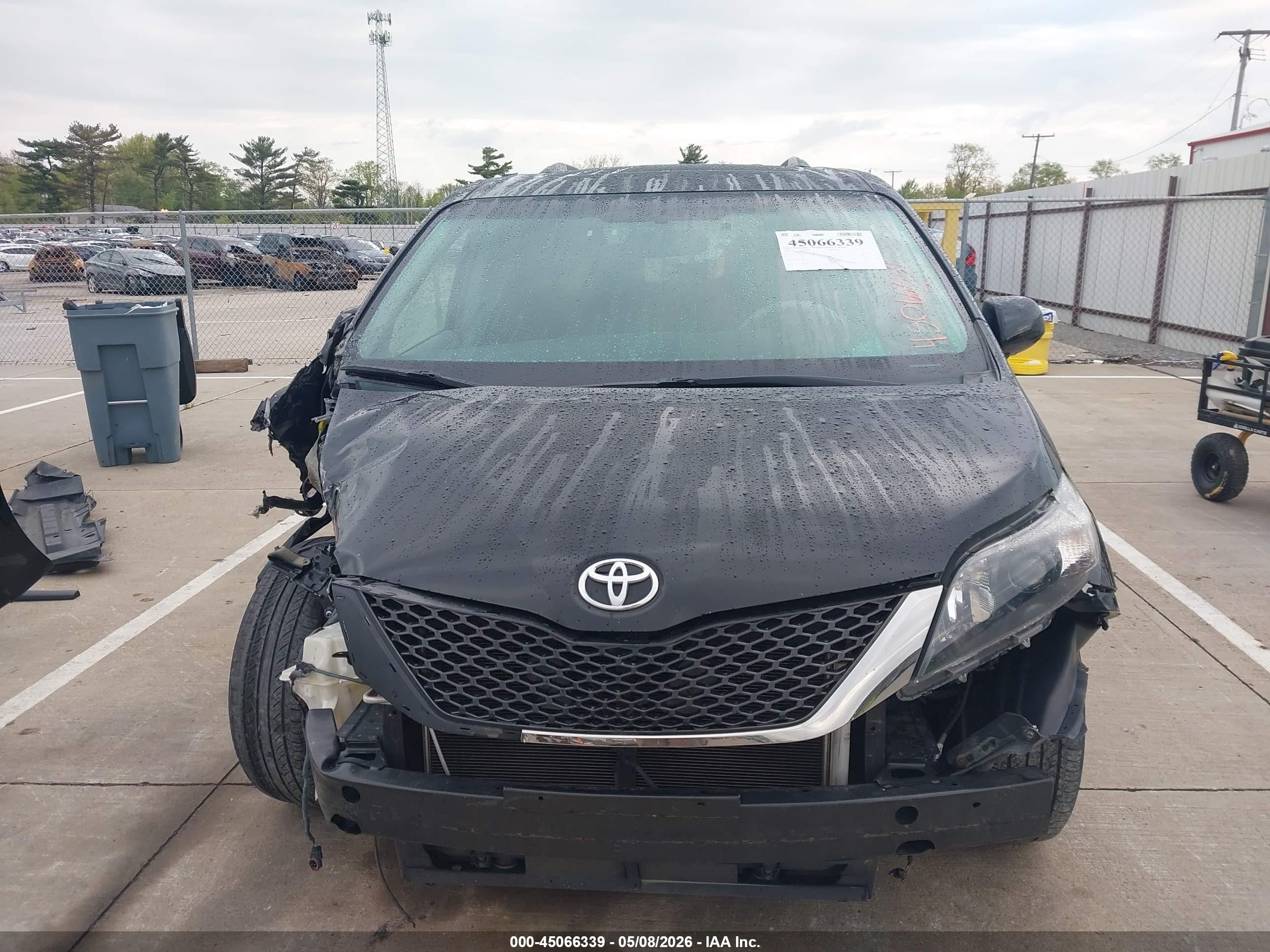 2014 Toyota Sienna Se 8 Passenger Black vin: 5TDXK3DC8ES504492