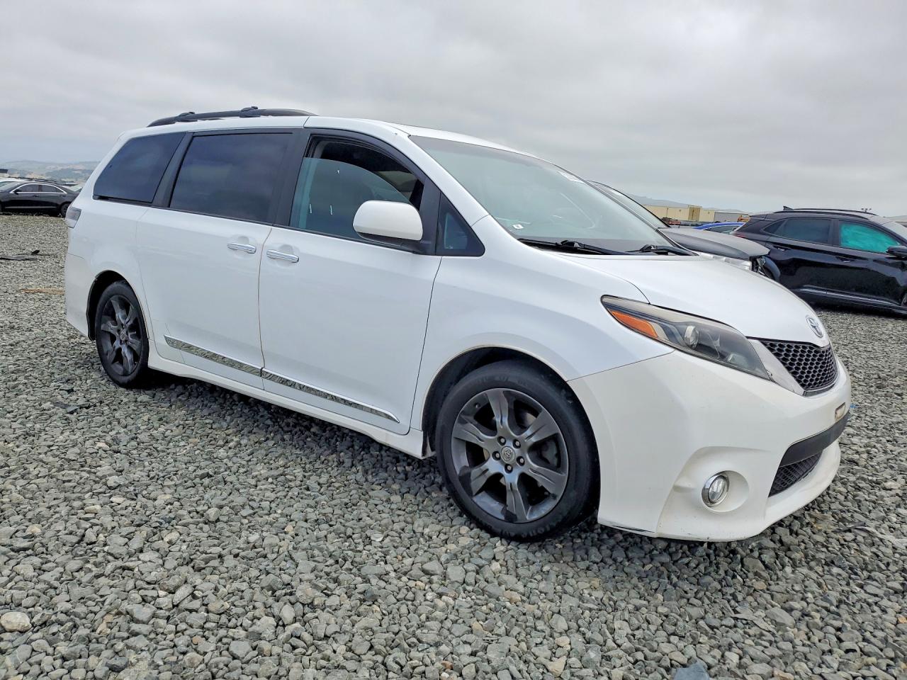 2015 Toyota Sienna White vin: 5TDXK3DC8FS586967