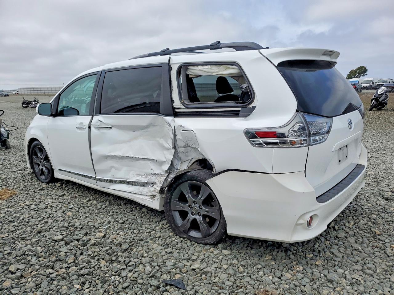 2015 Toyota Sienna White vin: 5TDXK3DC8FS586967