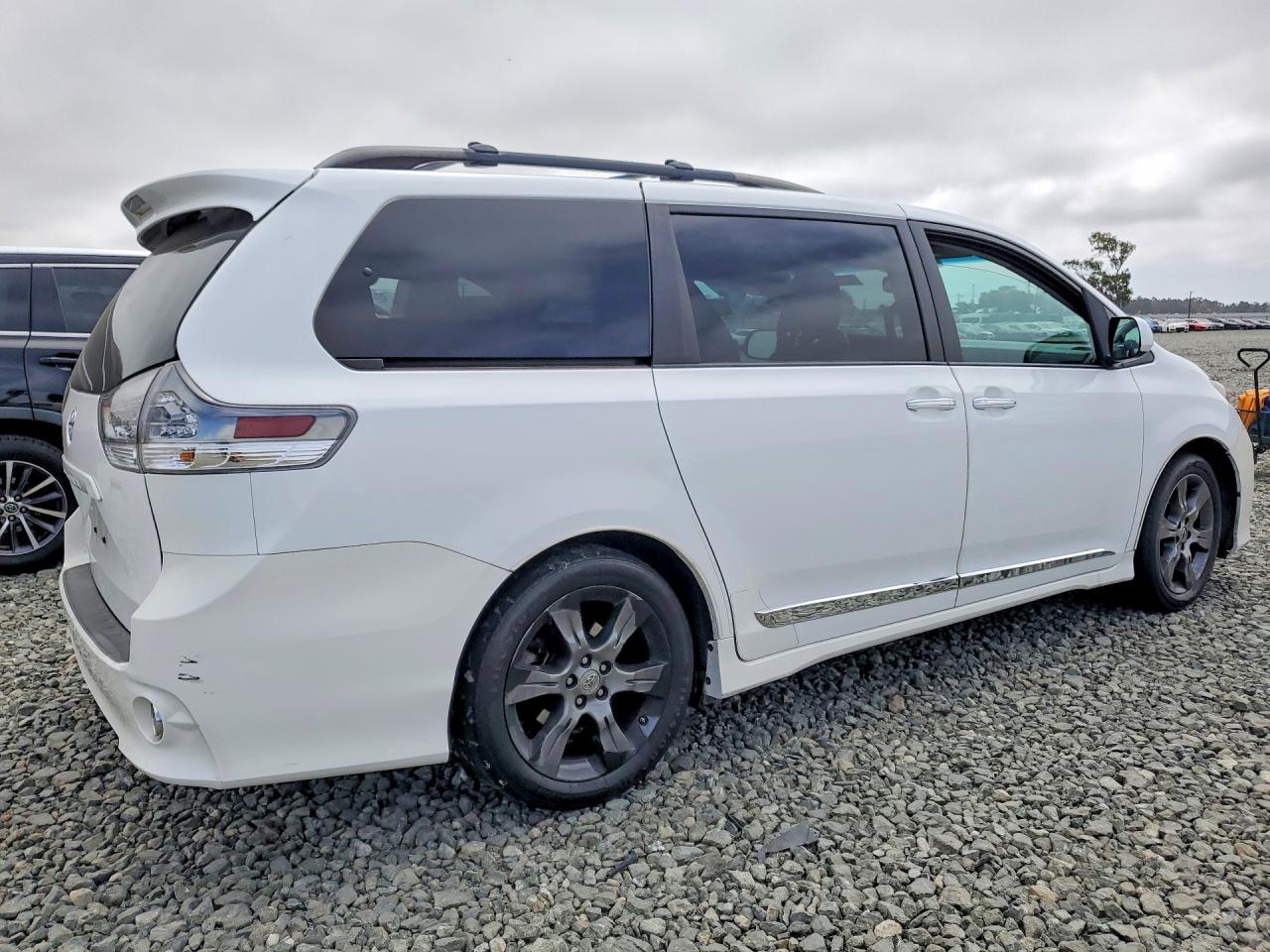 2015 Toyota Sienna White vin: 5TDXK3DC8FS586967