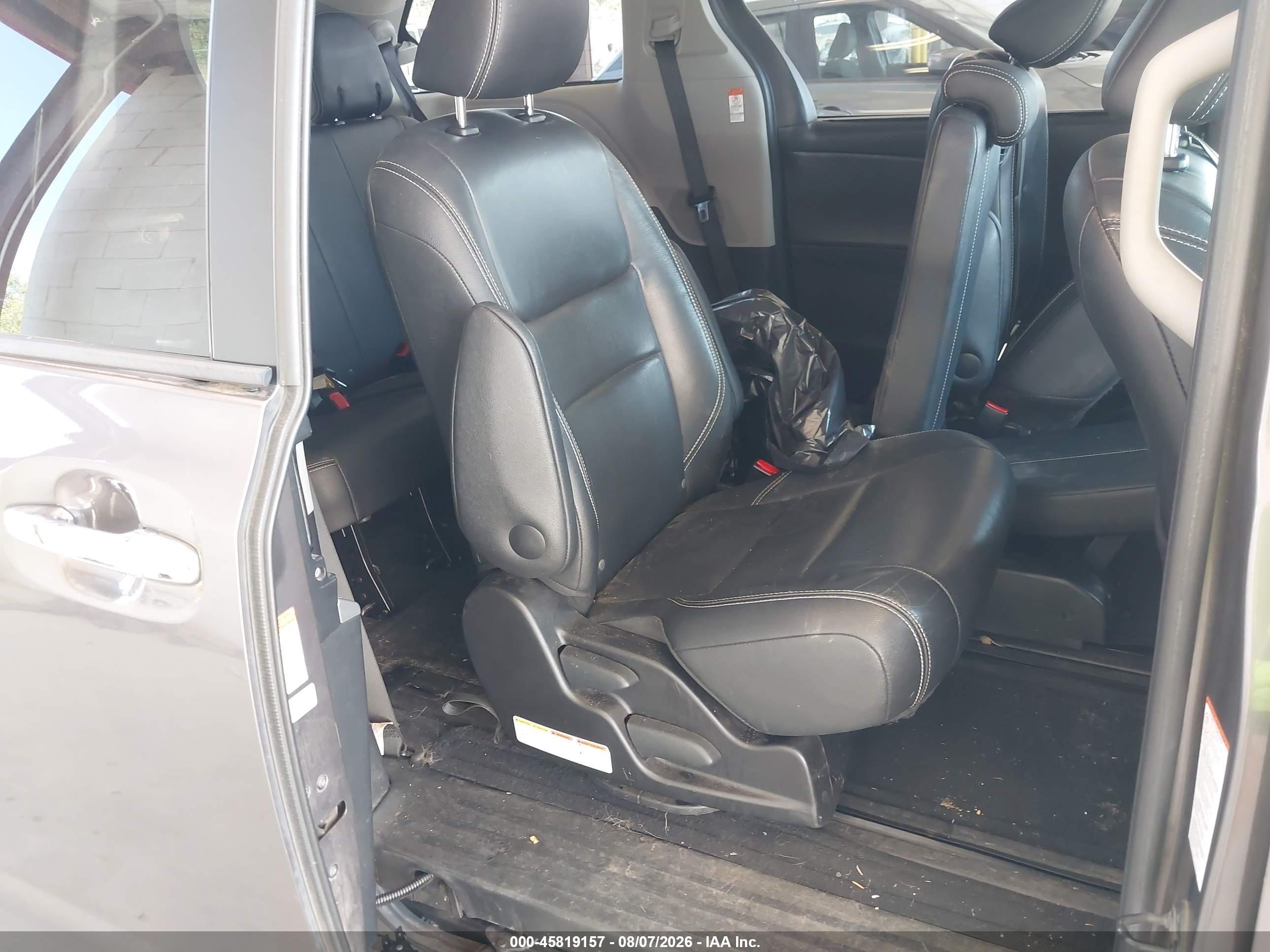2015 Toyota Sienna Se 8 Passenger Gray vin: 5TDXK3DC8FS635665