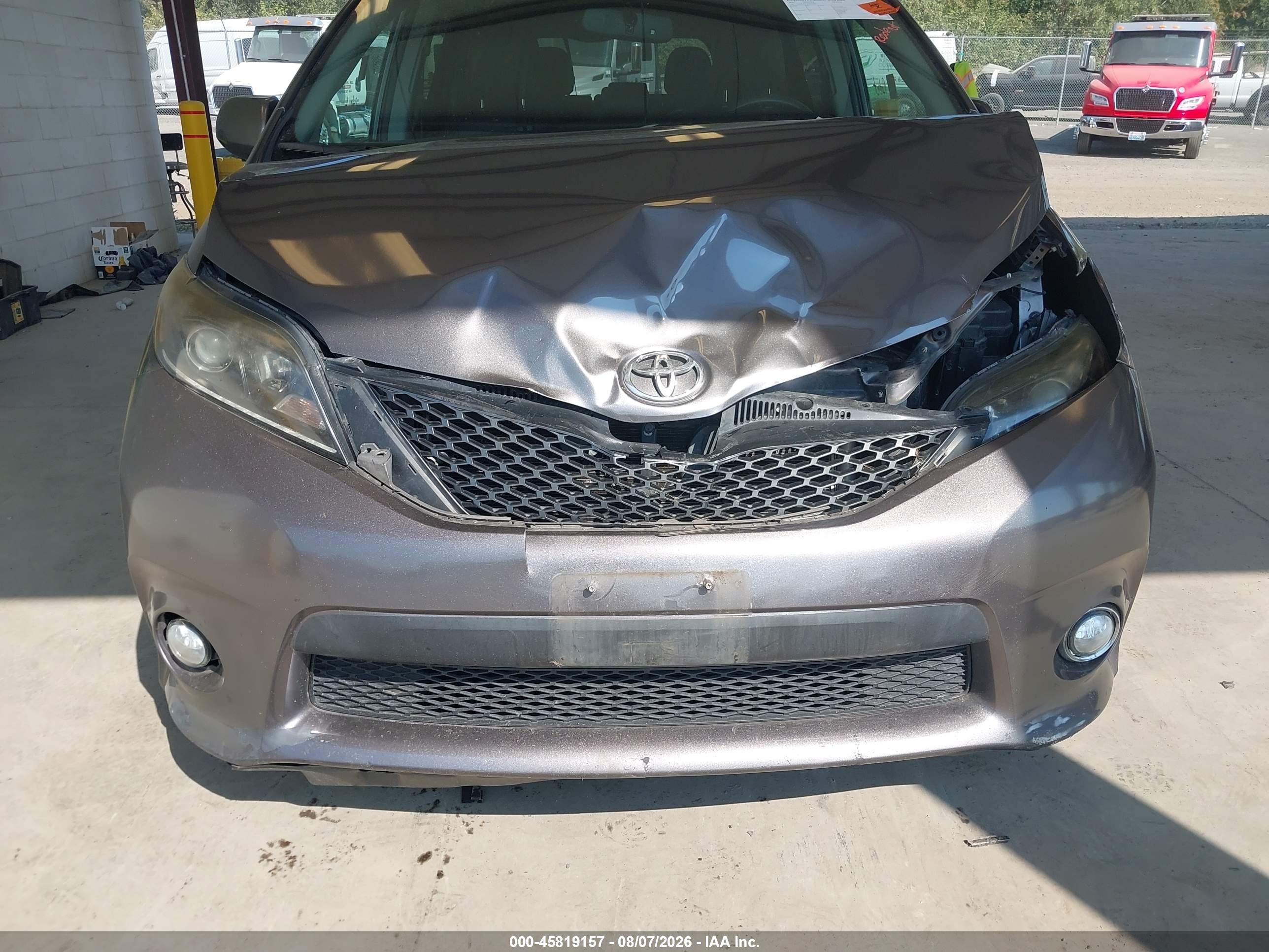 2015 Toyota Sienna Se 8 Passenger Gray vin: 5TDXK3DC8FS635665