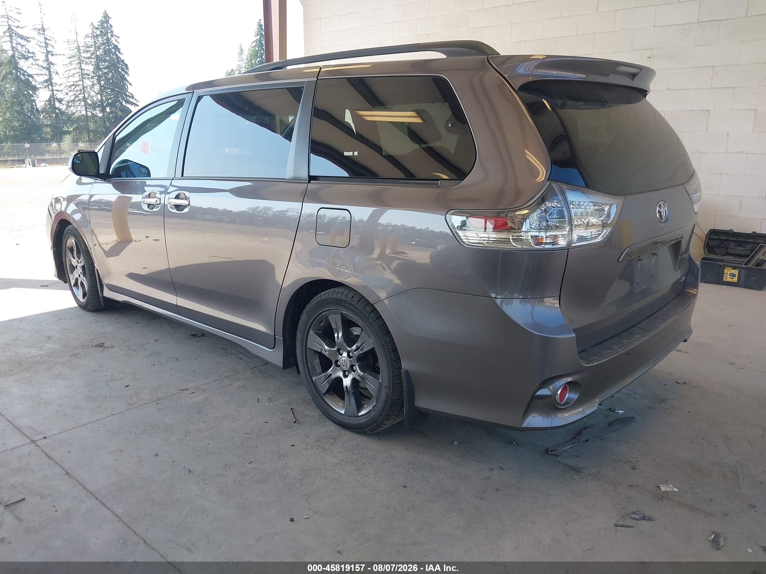 2015 Toyota Sienna Se 8 Passenger Gray vin: 5TDXK3DC8FS635665