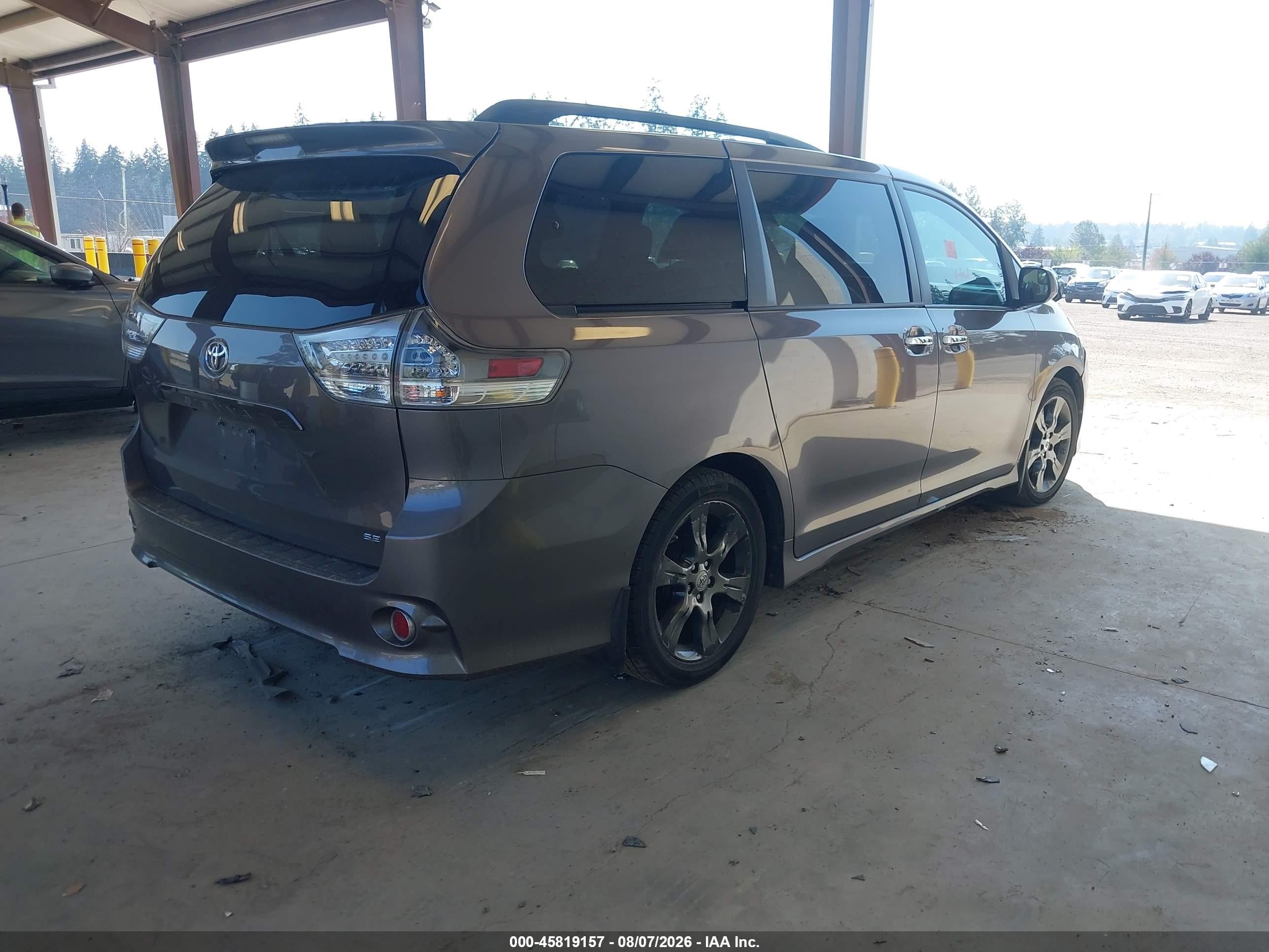 2015 Toyota Sienna Se 8 Passenger Gray vin: 5TDXK3DC8FS635665