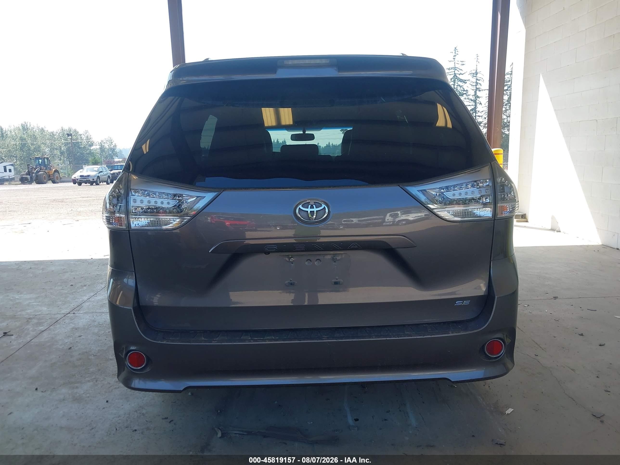 2015 Toyota Sienna Se 8 Passenger Gray vin: 5TDXK3DC8FS635665