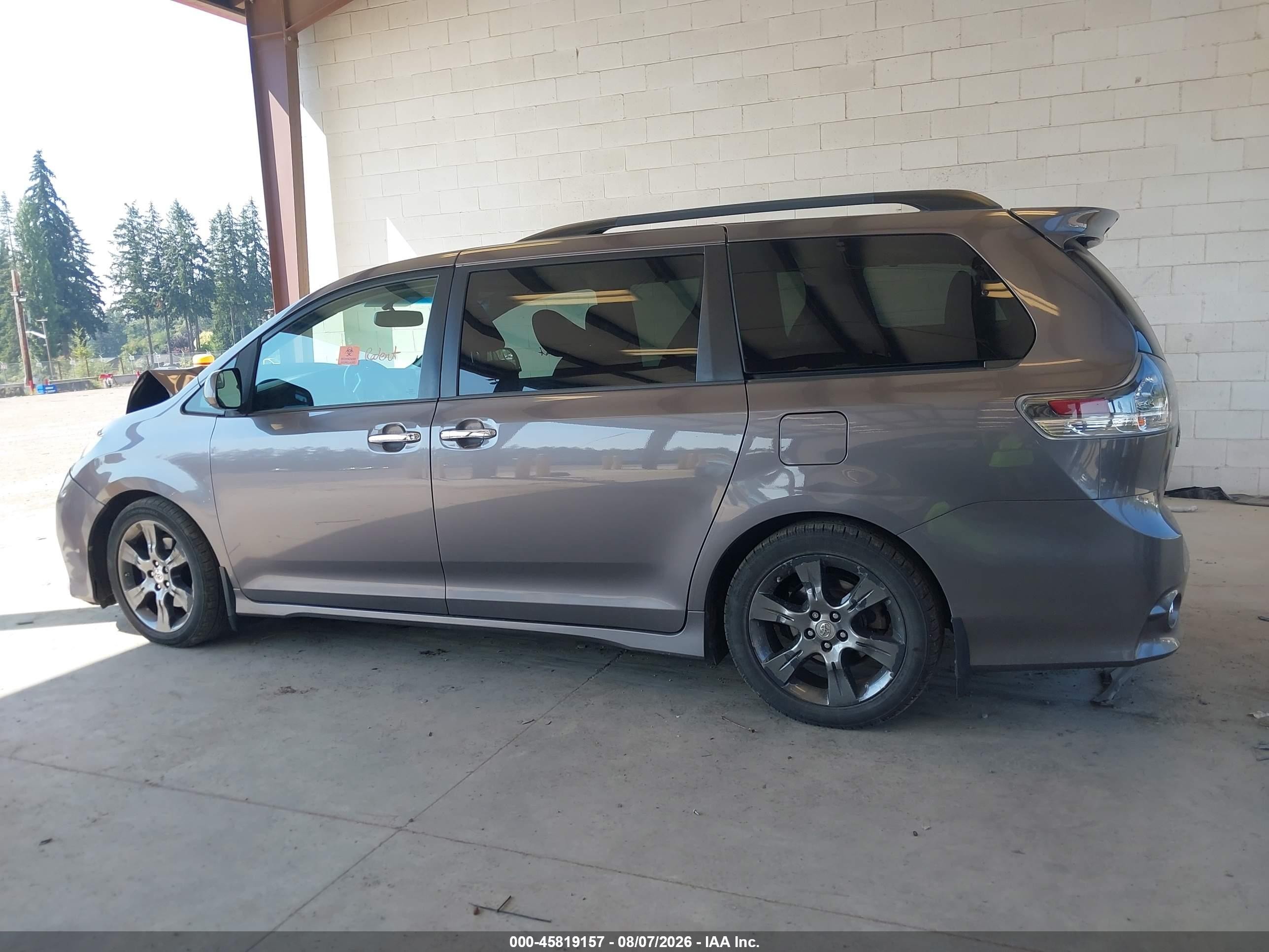 2015 Toyota Sienna Se 8 Passenger Gray vin: 5TDXK3DC8FS635665