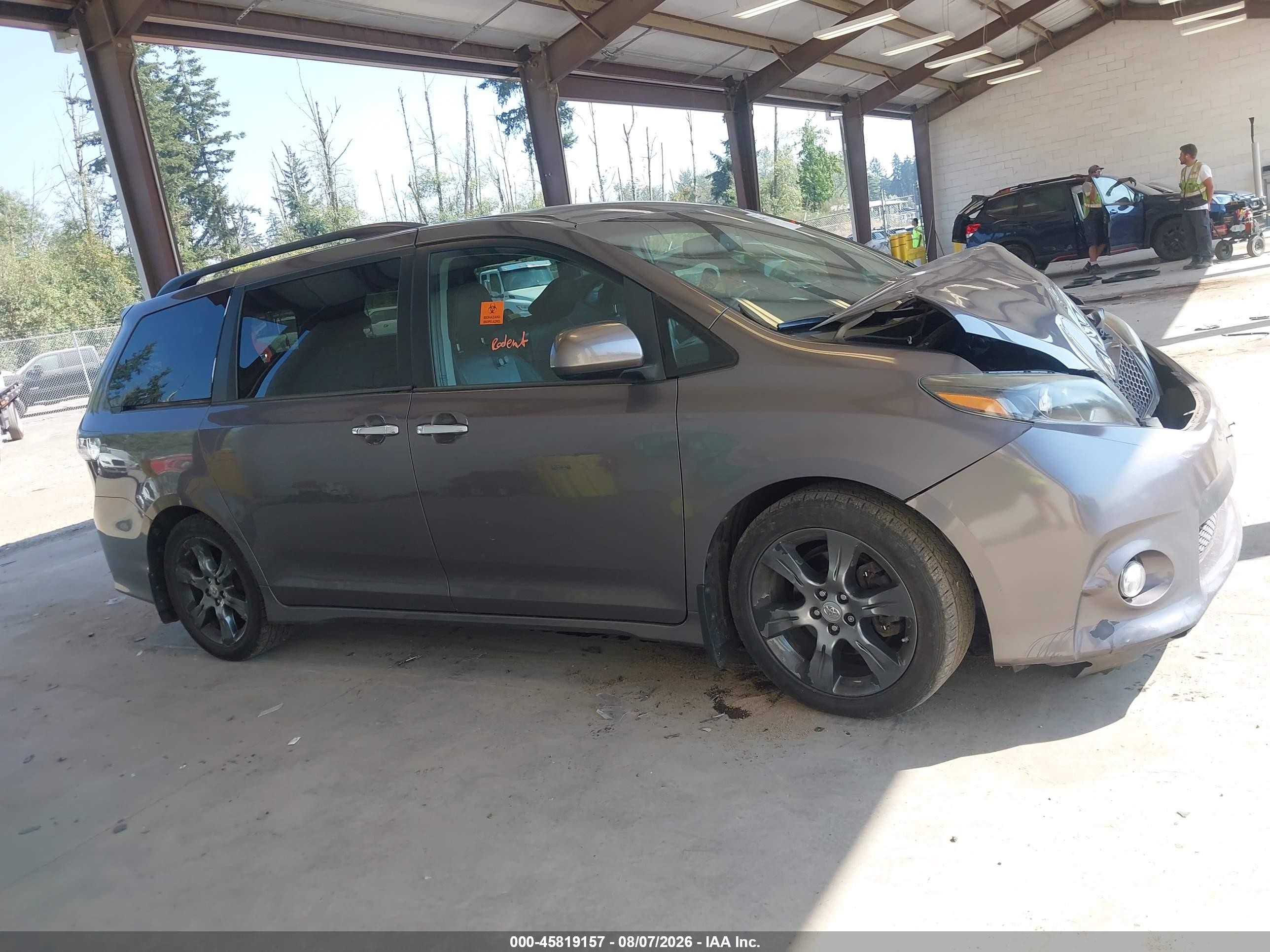 2015 Toyota Sienna Se 8 Passenger Gray vin: 5TDXK3DC8FS635665