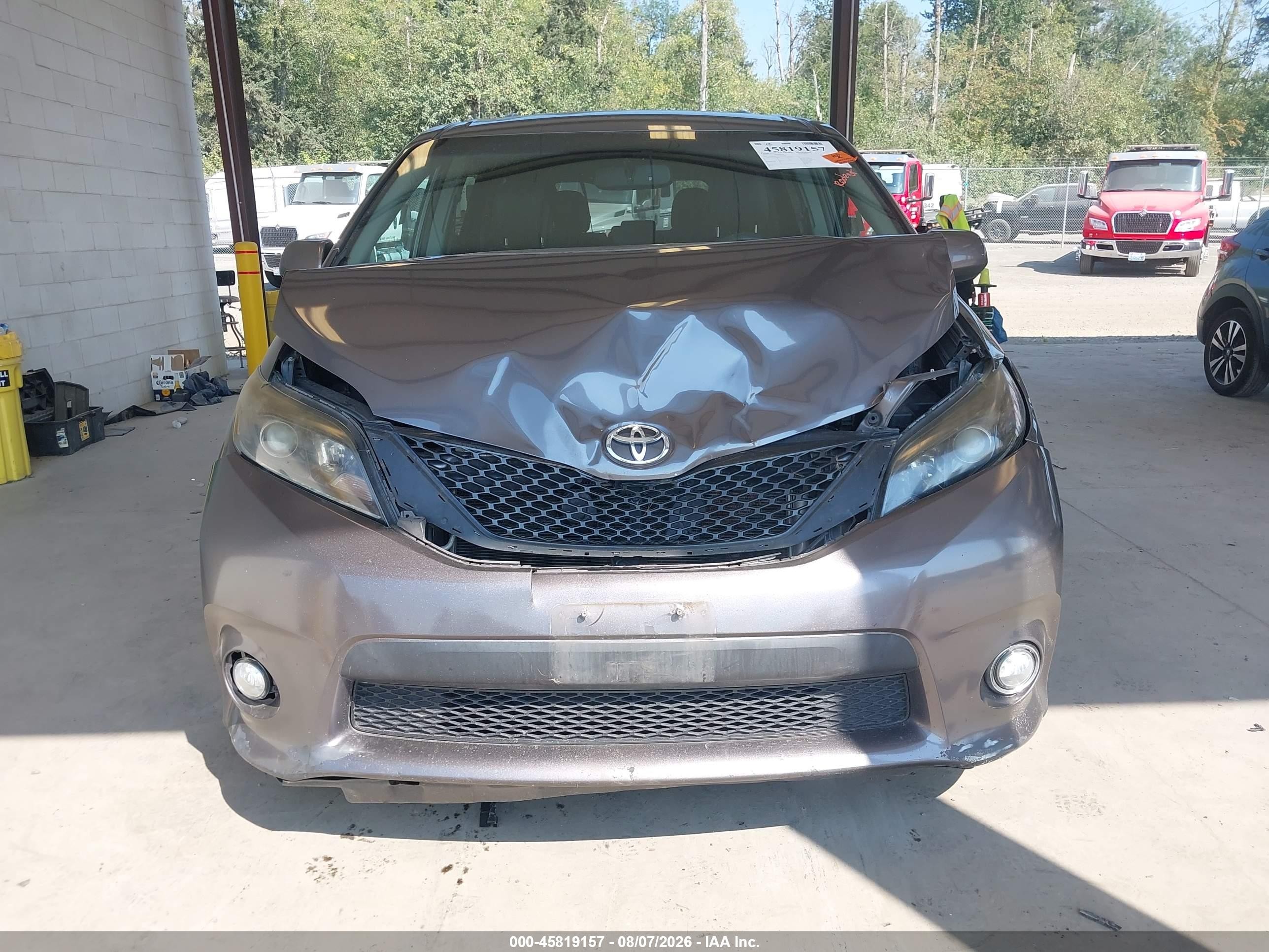 2015 Toyota Sienna Se 8 Passenger Gray vin: 5TDXK3DC8FS635665
