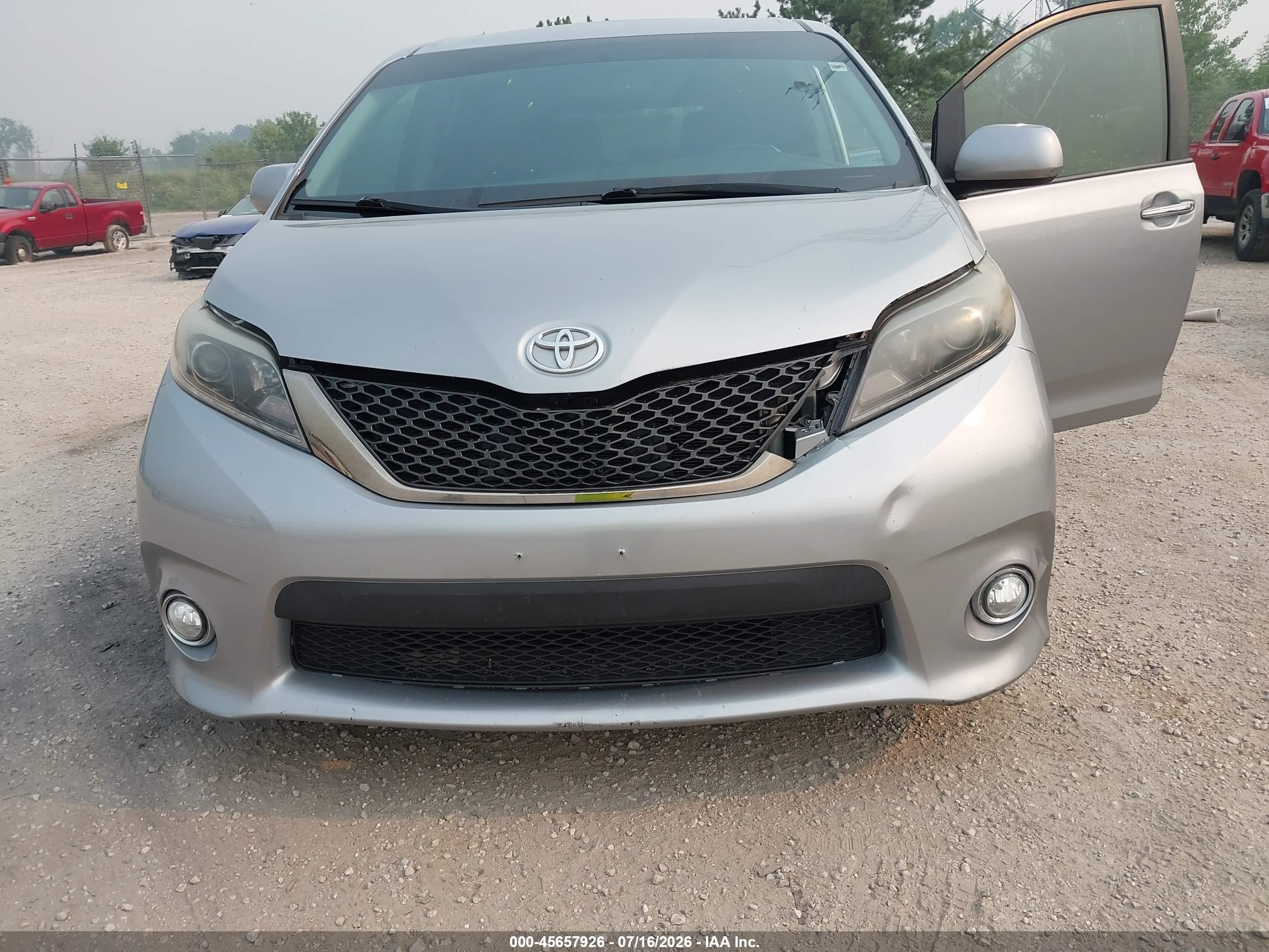2015 Toyota Sienna Se 8 Passenger/se Premium 8 Passenger Silver vin: 5TDXK3DC8FS640395