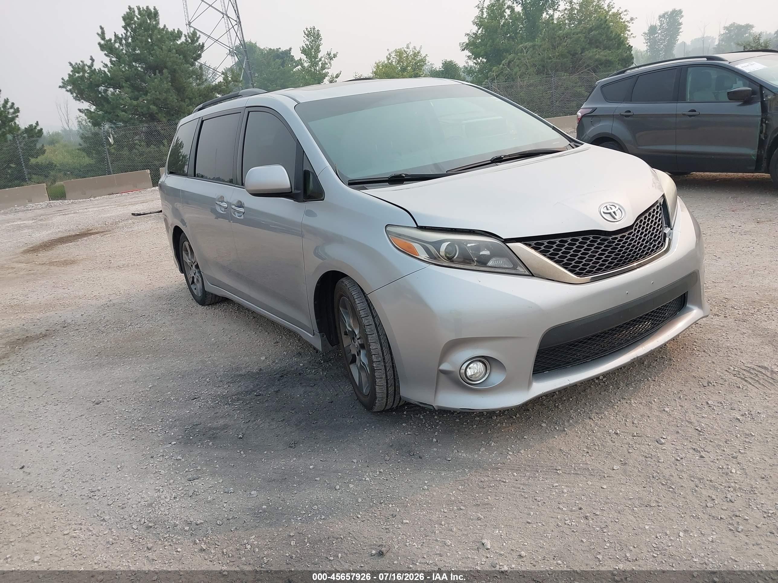 2015 Toyota Sienna Se 8 Passenger/se Premium 8 Passenger Silver vin: 5TDXK3DC8FS640395