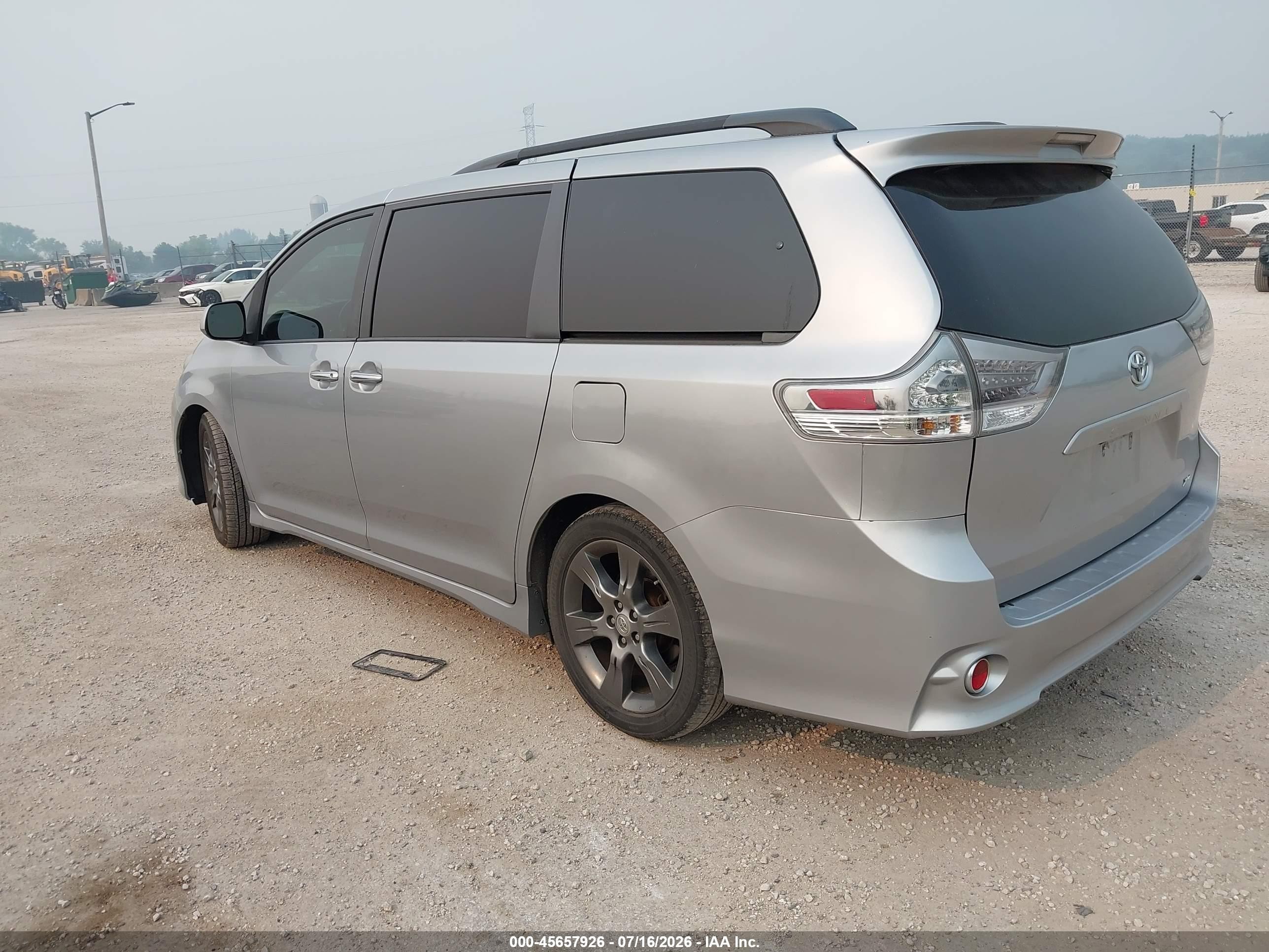 2015 Toyota Sienna Se 8 Passenger/se Premium 8 Passenger Silver vin: 5TDXK3DC8FS640395