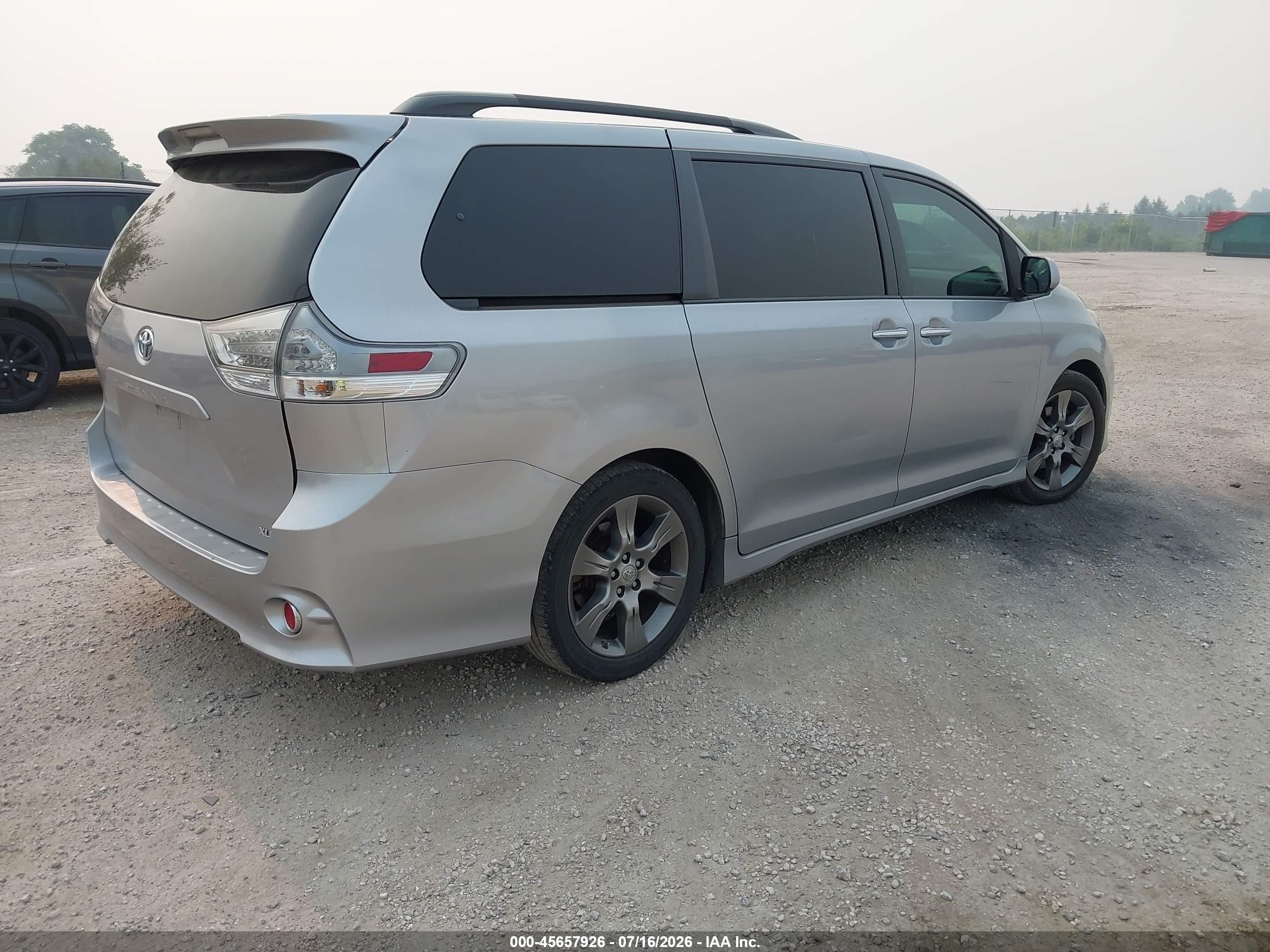 2015 Toyota Sienna Se 8 Passenger/se Premium 8 Passenger Silver vin: 5TDXK3DC8FS640395