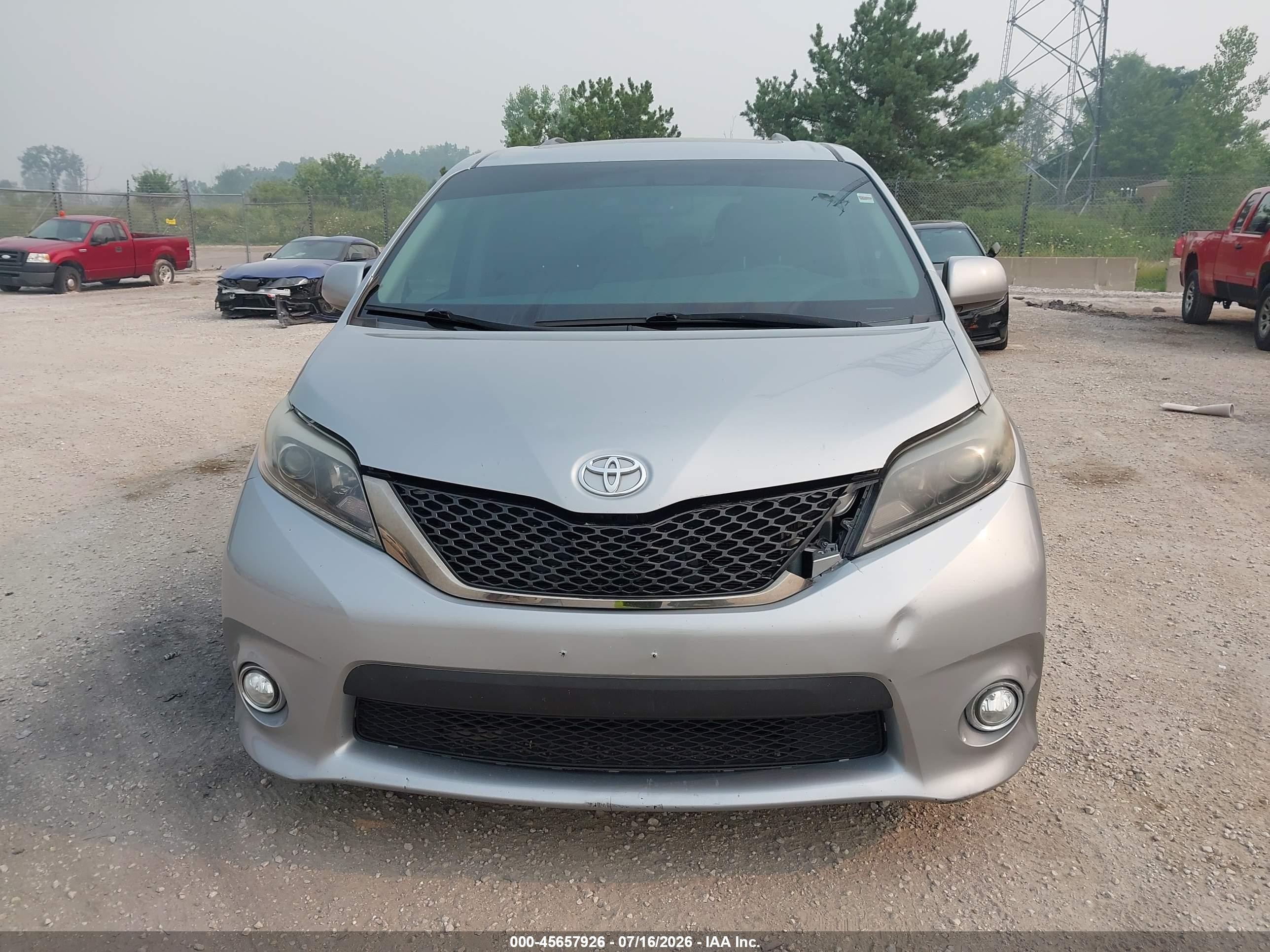 2015 Toyota Sienna Se 8 Passenger/se Premium 8 Passenger Silver vin: 5TDXK3DC8FS640395
