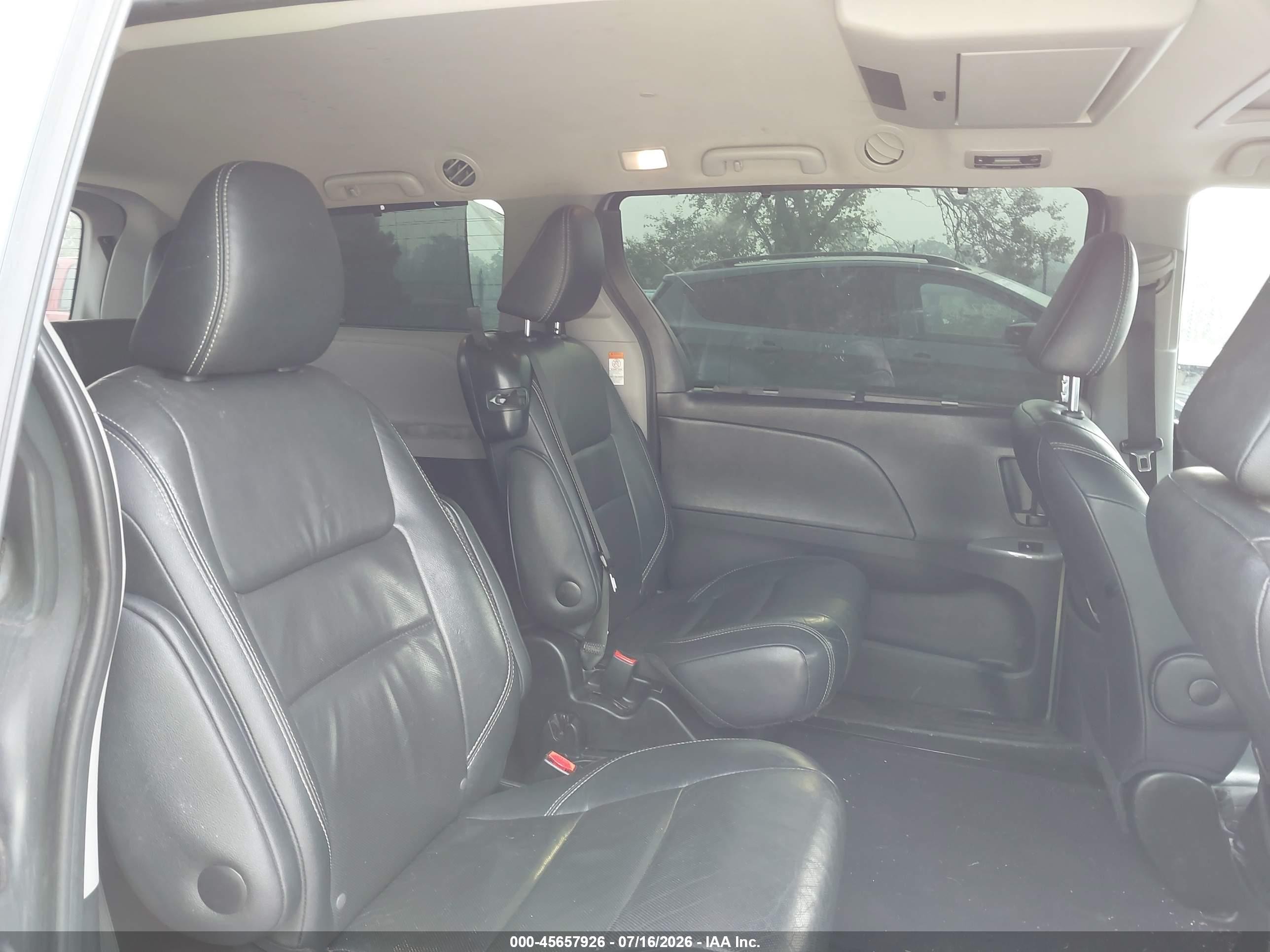 2015 Toyota Sienna Se 8 Passenger/se Premium 8 Passenger Silver vin: 5TDXK3DC8FS640395