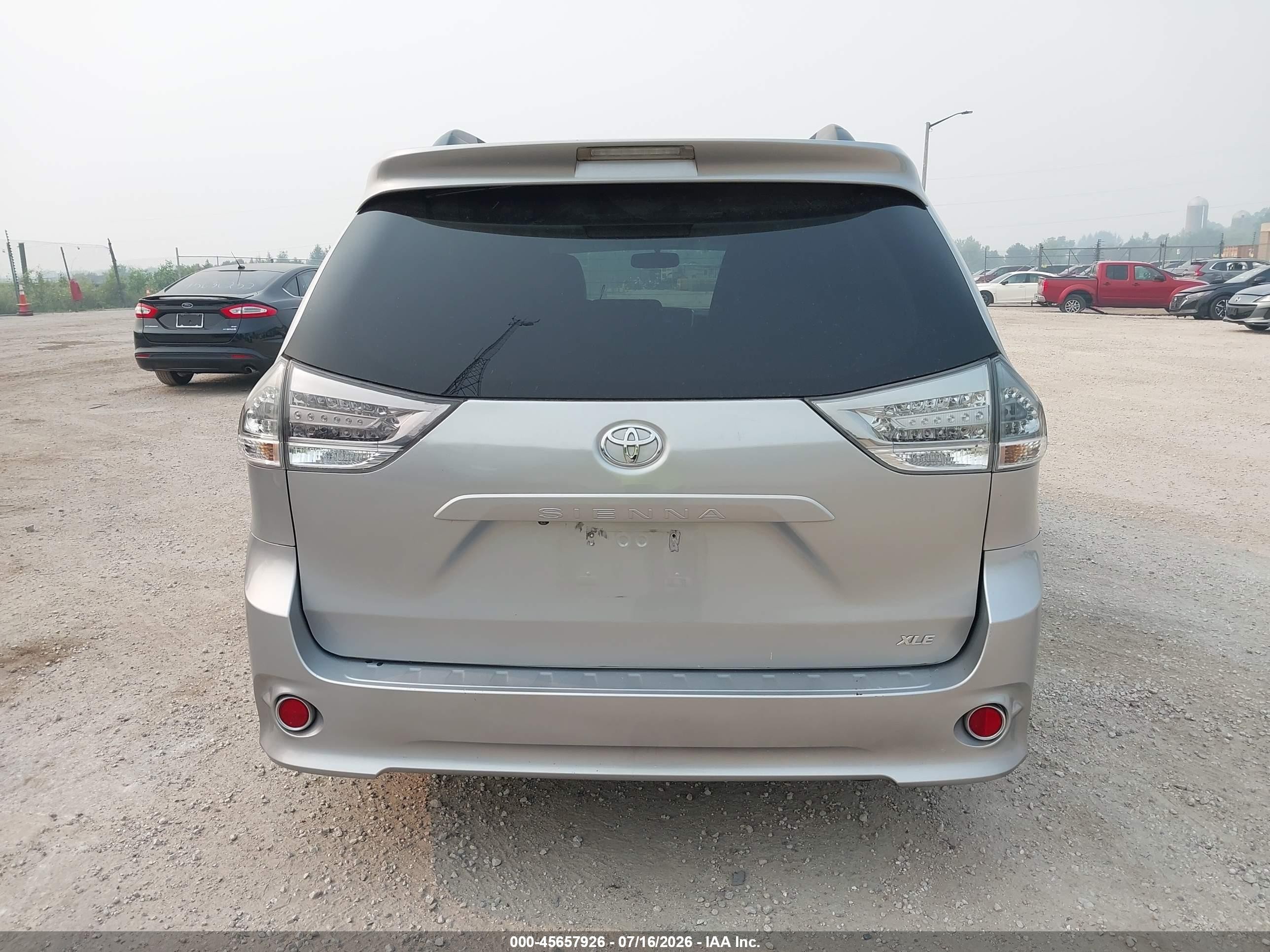 2015 Toyota Sienna Se 8 Passenger/se Premium 8 Passenger Silver vin: 5TDXK3DC8FS640395