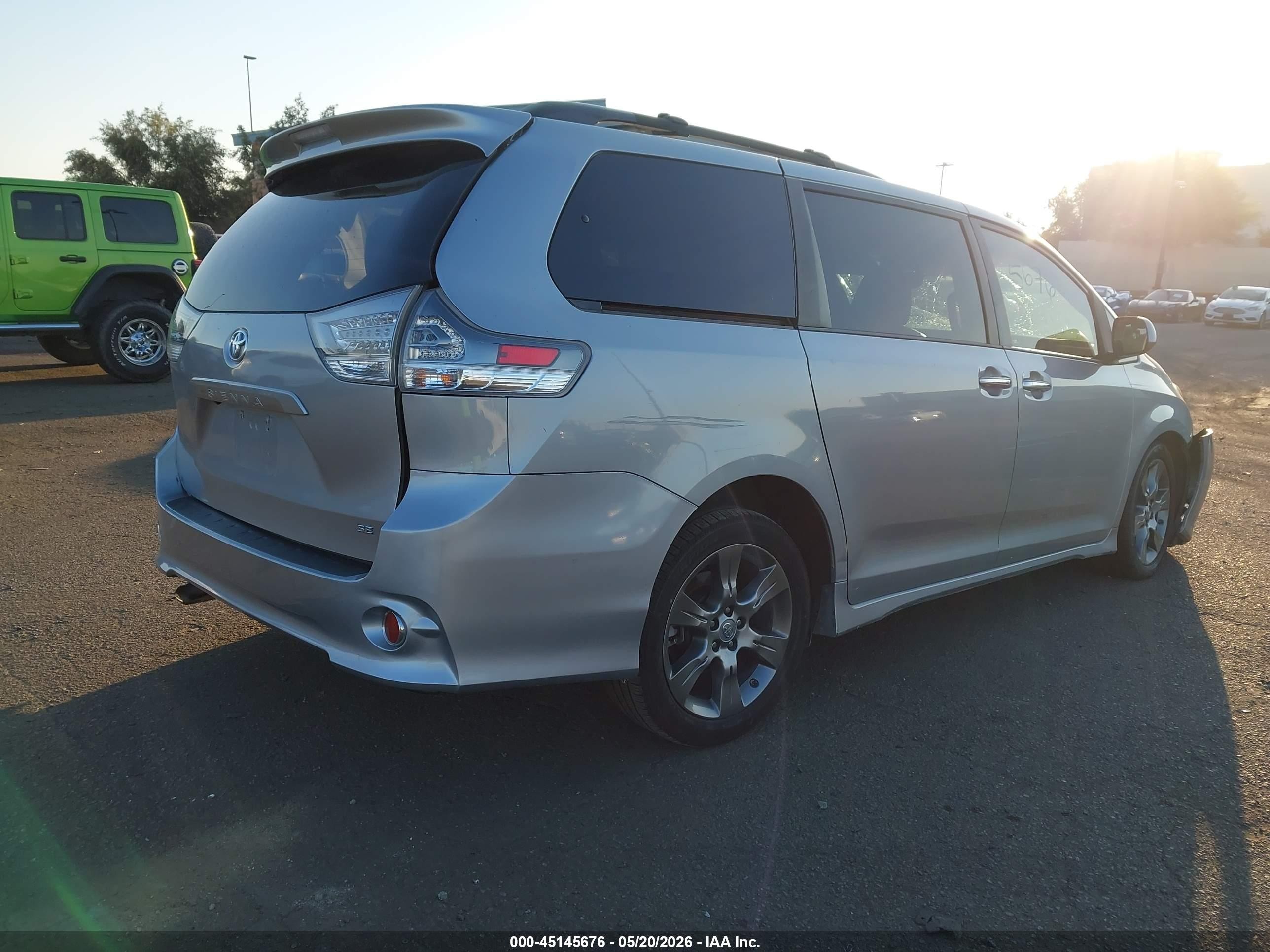2015 Toyota Sienna Se 8 Passenger Light Blue vin: 5TDXK3DC8FS659030