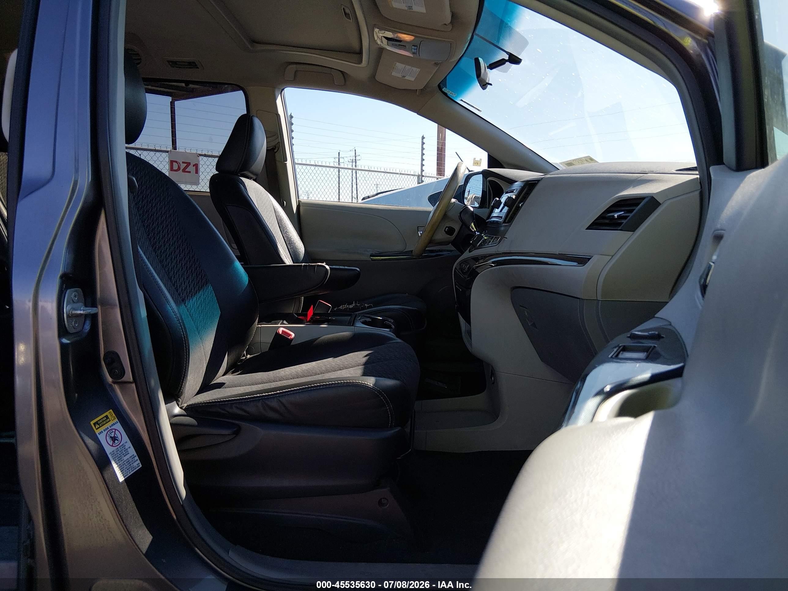 2011 Toyota Sienna Se Gray vin: 5TDXK3DC9BS035618