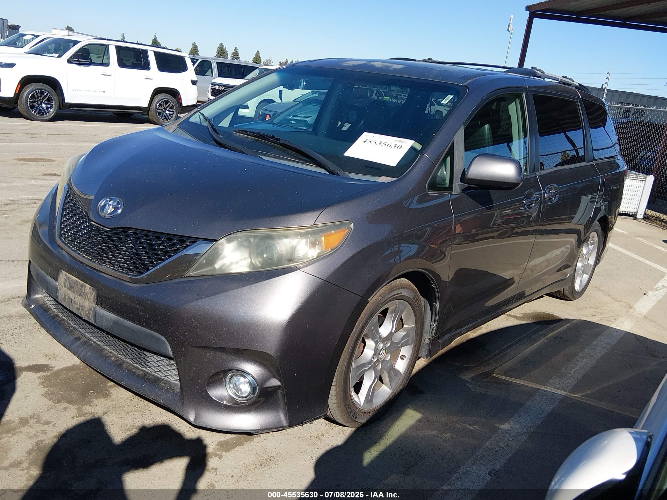 2011 Toyota Sienna Se Gray vin: 5TDXK3DC9BS035618