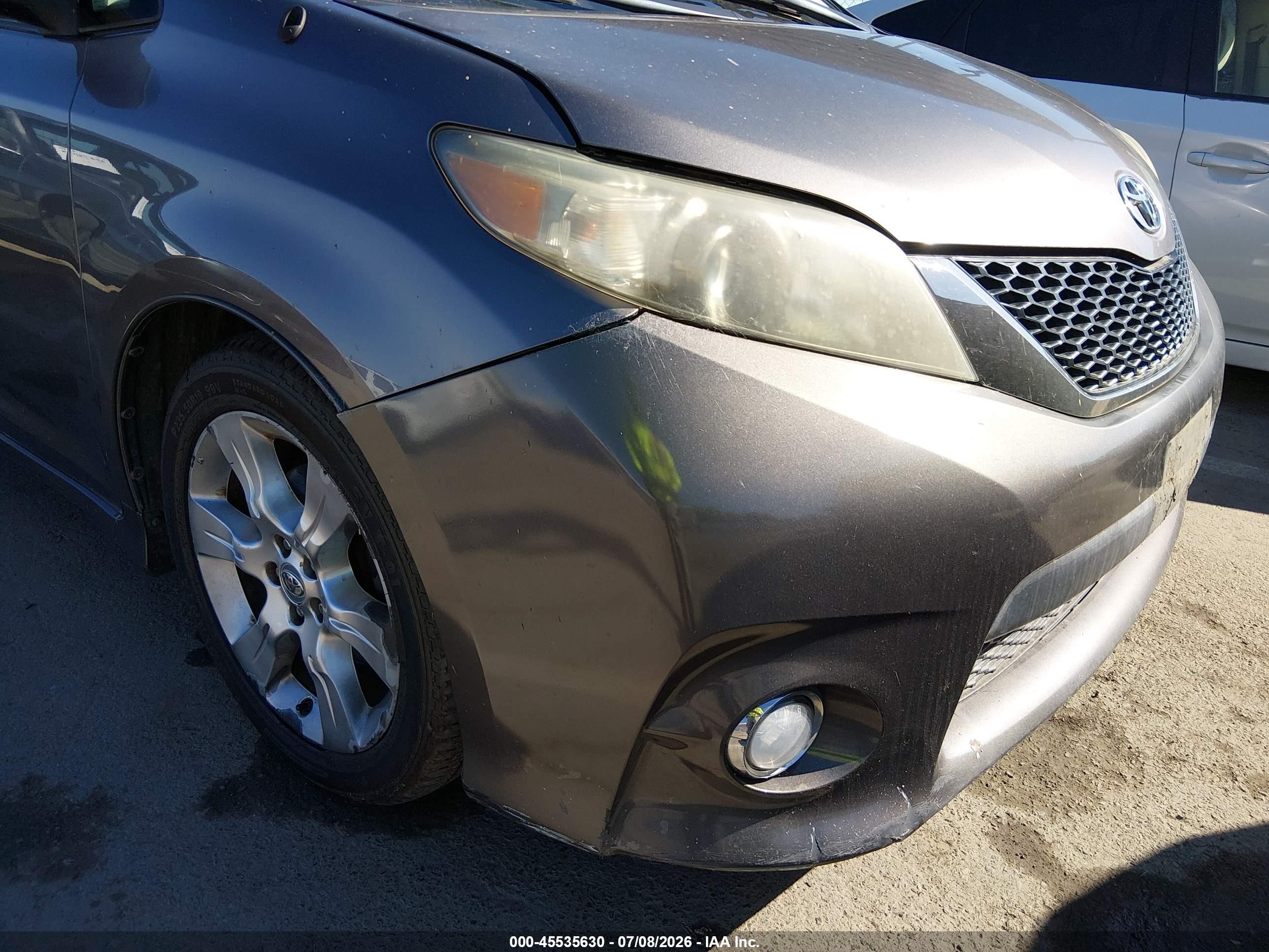 2011 Toyota Sienna Se Gray vin: 5TDXK3DC9BS035618