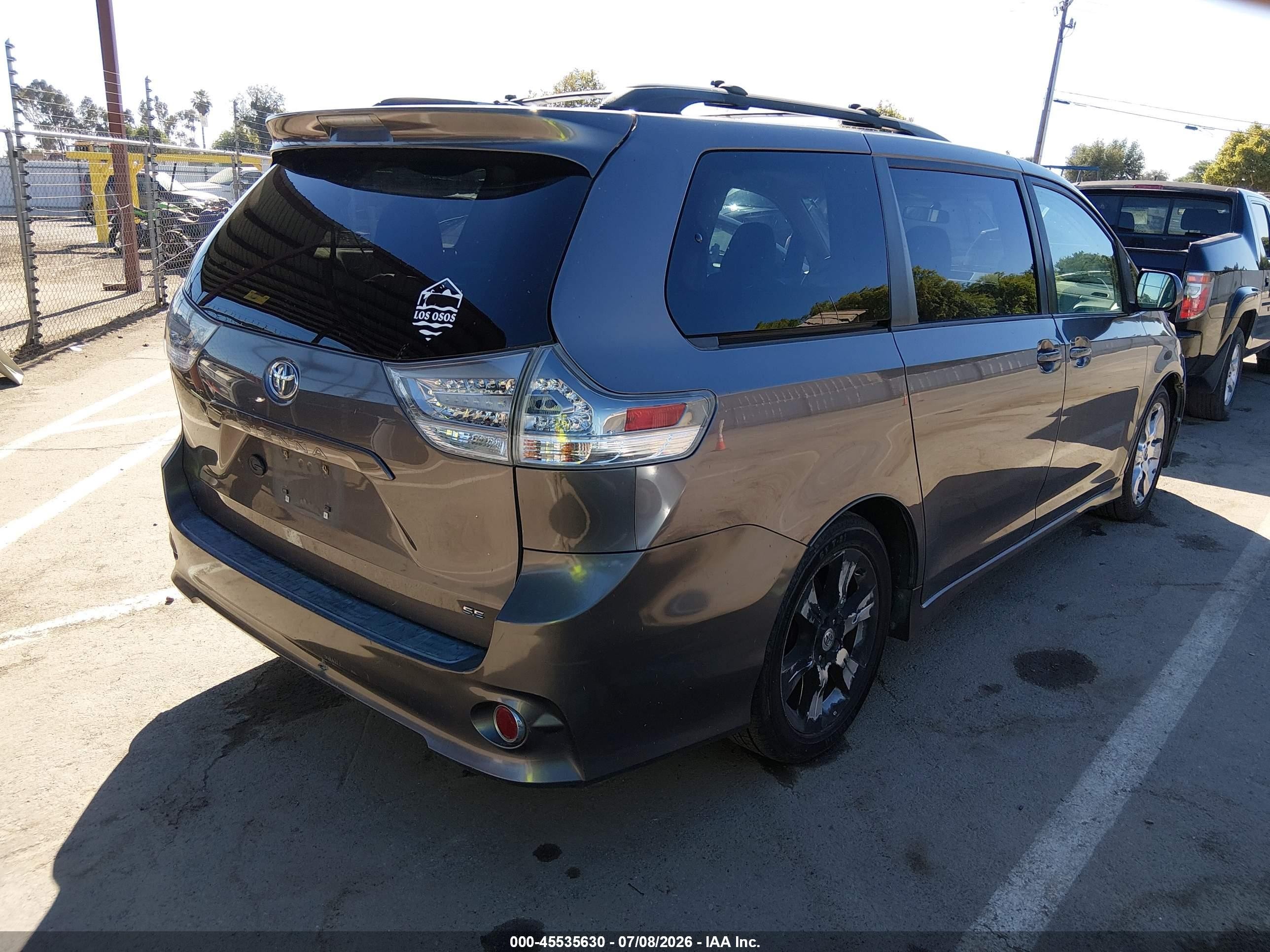 2011 Toyota Sienna Se Gray vin: 5TDXK3DC9BS035618
