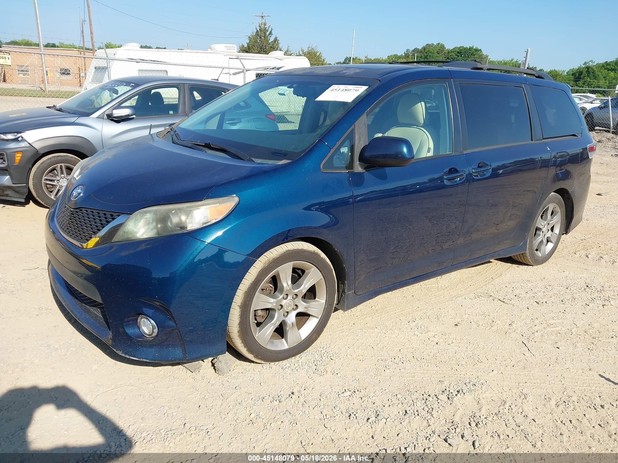 2011 Toyota Sienna Se Blue vin: 5TDXK3DC9BS036039