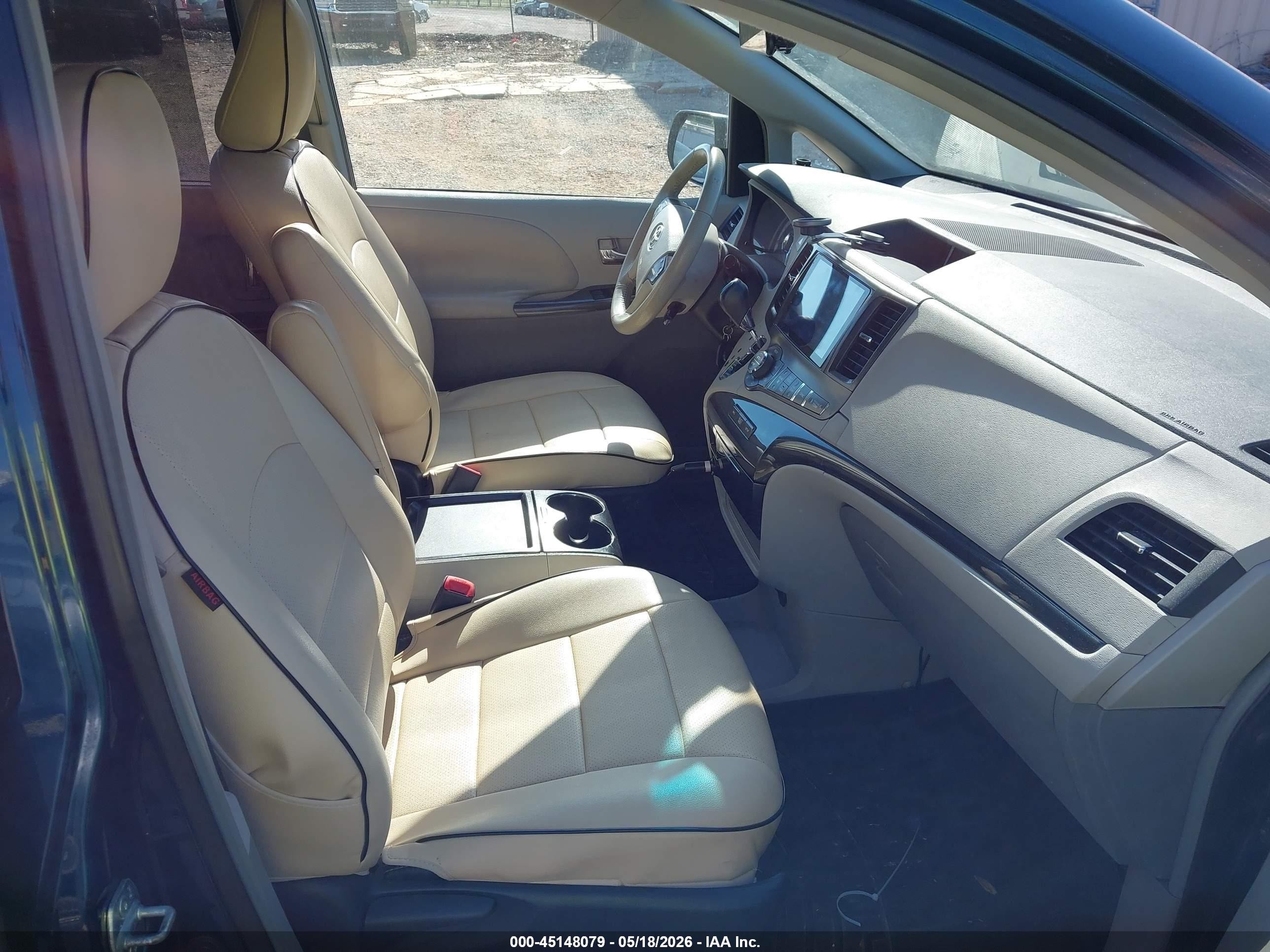 2011 Toyota Sienna Se Blue vin: 5TDXK3DC9BS036039