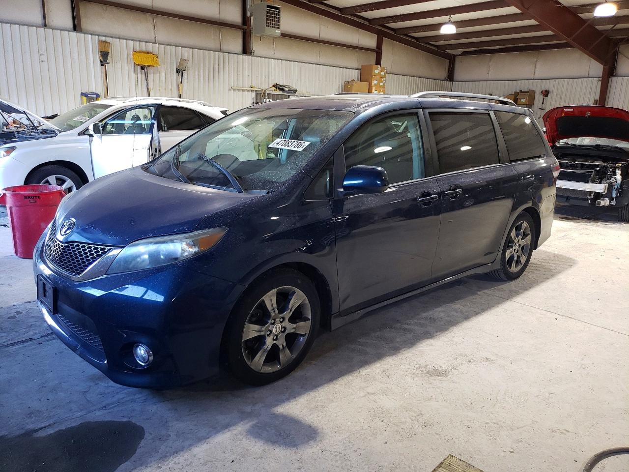 2011 Toyota Sienna Se 8-passenger Blue vin: 5TDXK3DC9BS116697