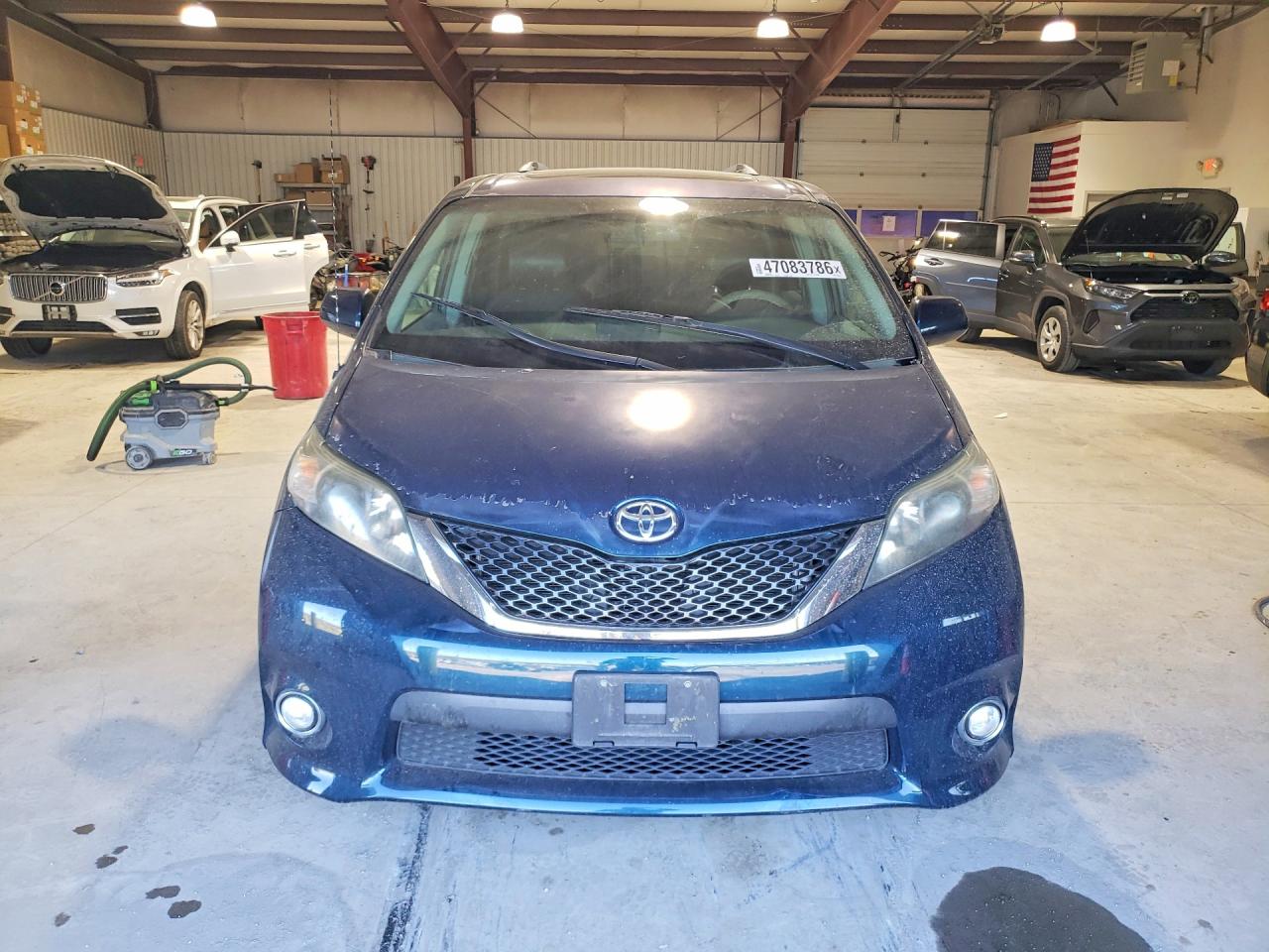 2011 Toyota Sienna Se 8-passenger Blue vin: 5TDXK3DC9BS116697