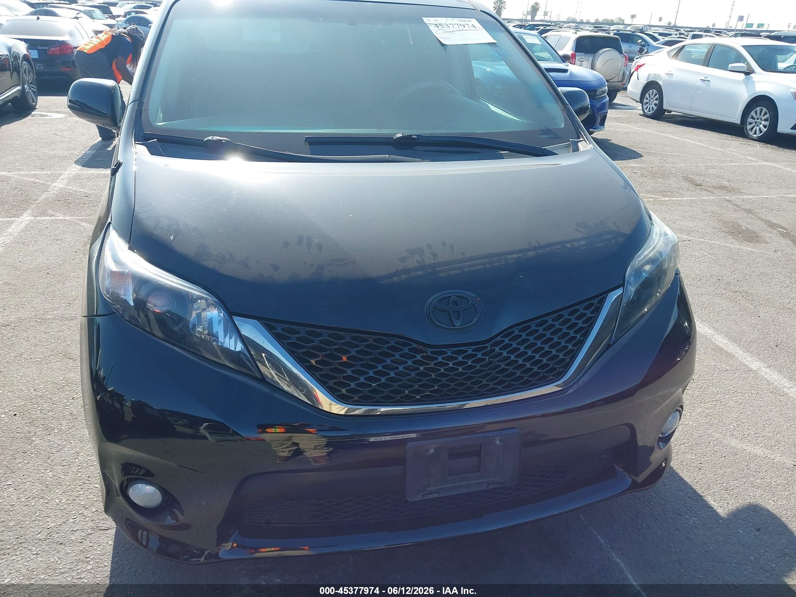 2011 Toyota Sienna Se Черный vin: 5TDXK3DC9BS118479