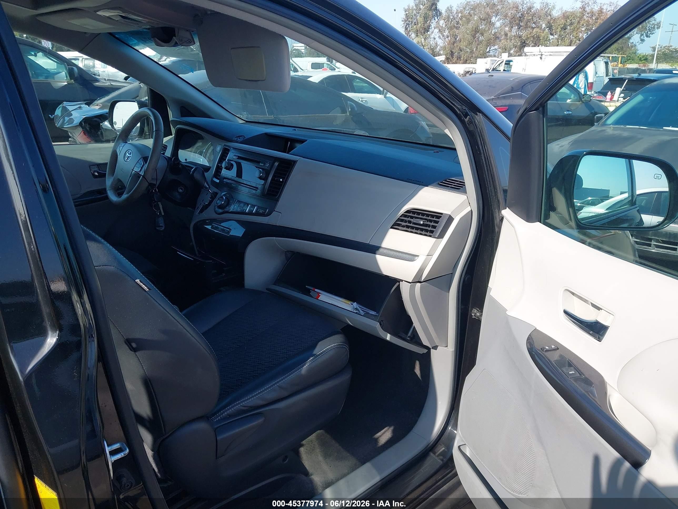 2011 Toyota Sienna Se Черный vin: 5TDXK3DC9BS118479