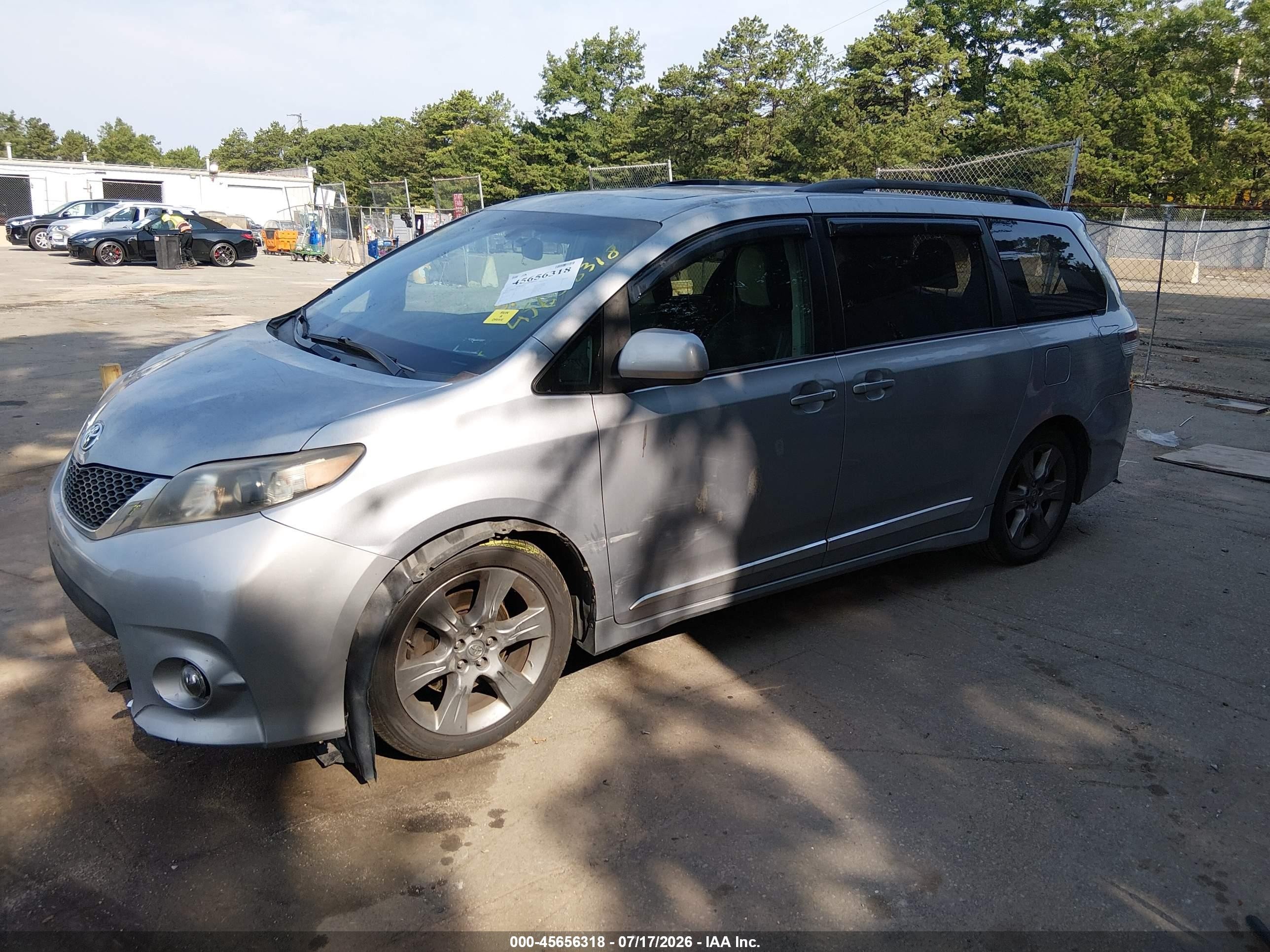 2012 Toyota Sienna Se 8 Passenger Gray vin: 5TDXK3DC9CS200584