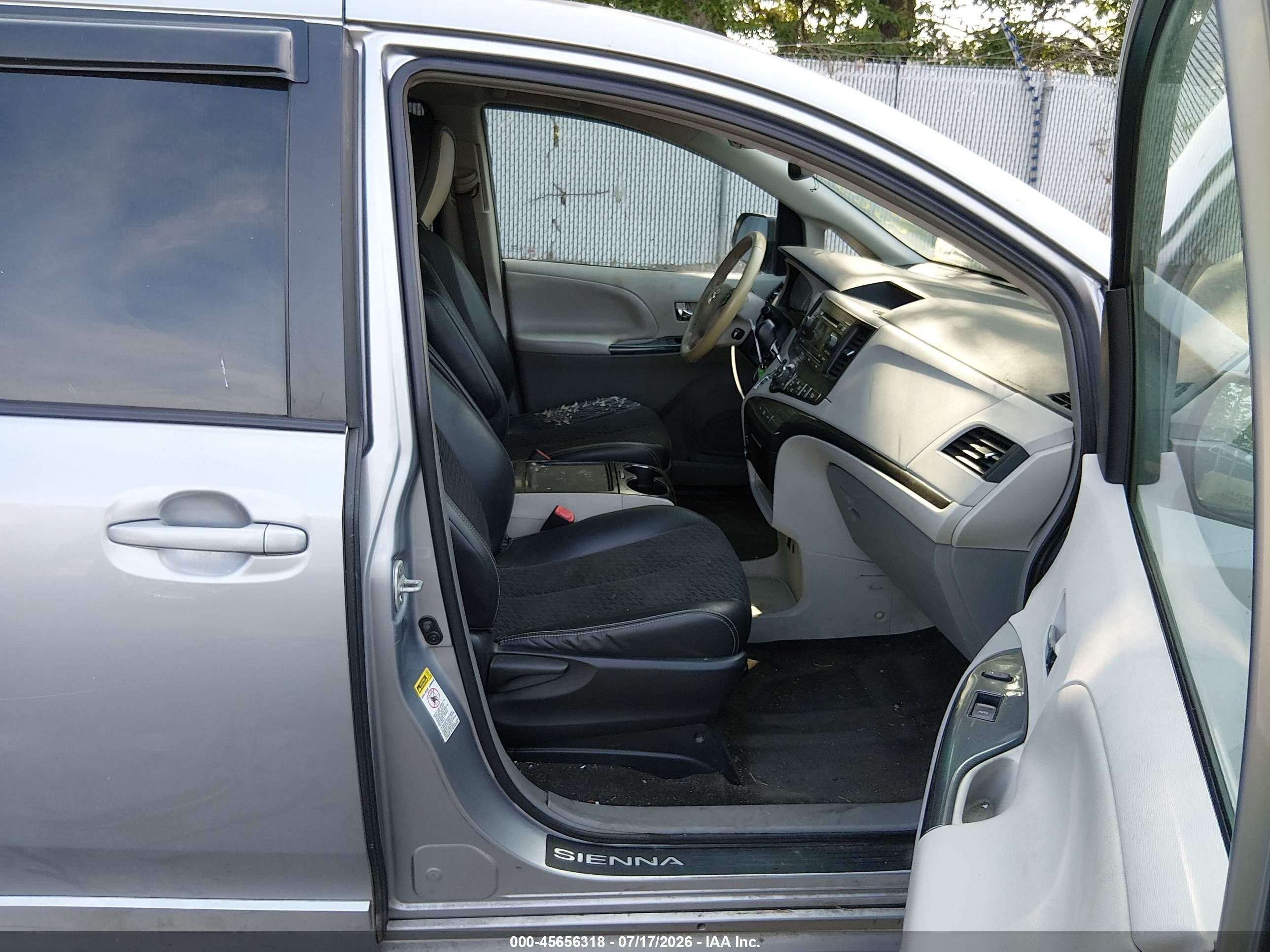 2012 Toyota Sienna Se 8 Passenger Gray vin: 5TDXK3DC9CS200584