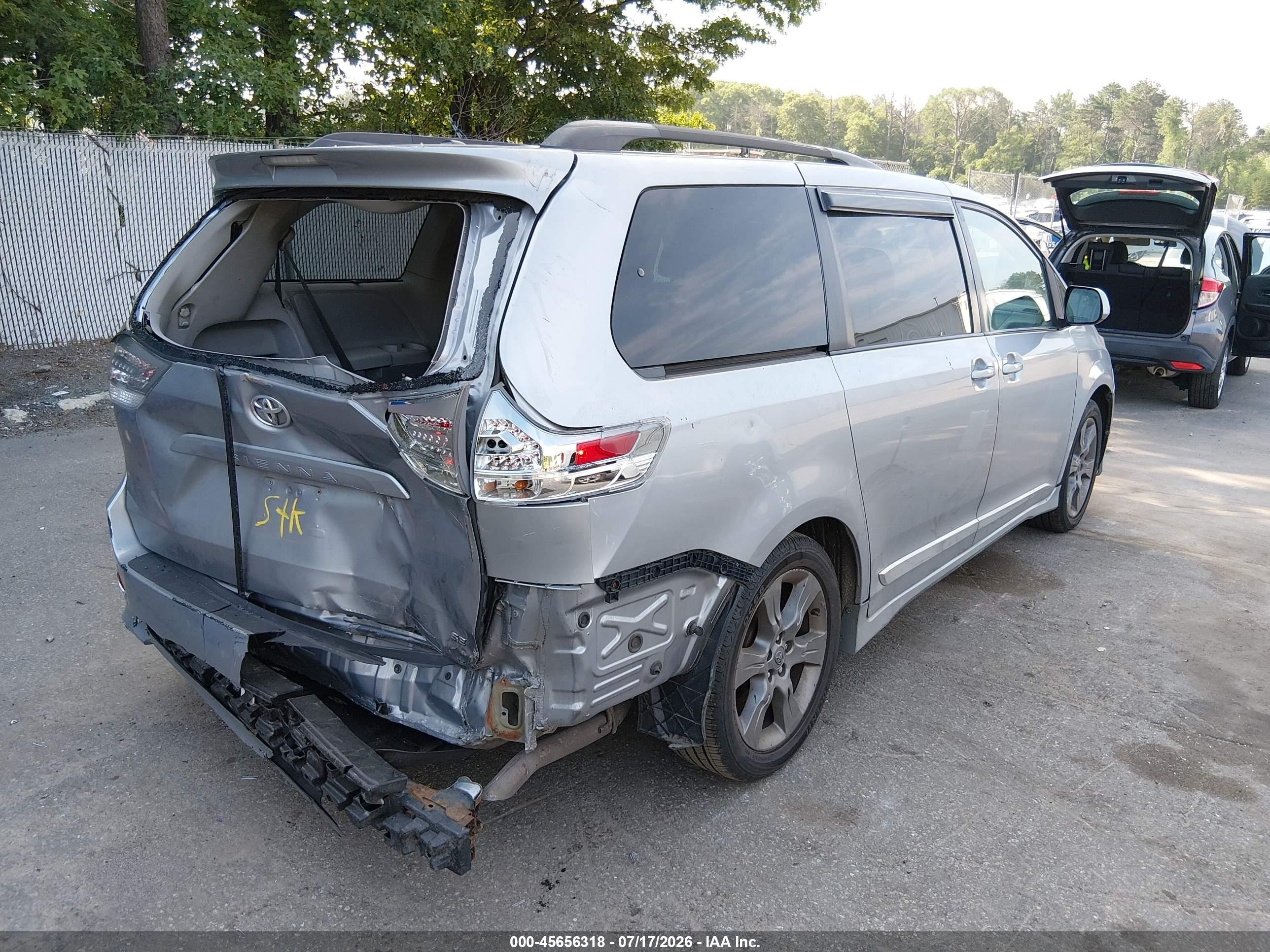 2012 Toyota Sienna Se 8 Passenger Gray vin: 5TDXK3DC9CS200584
