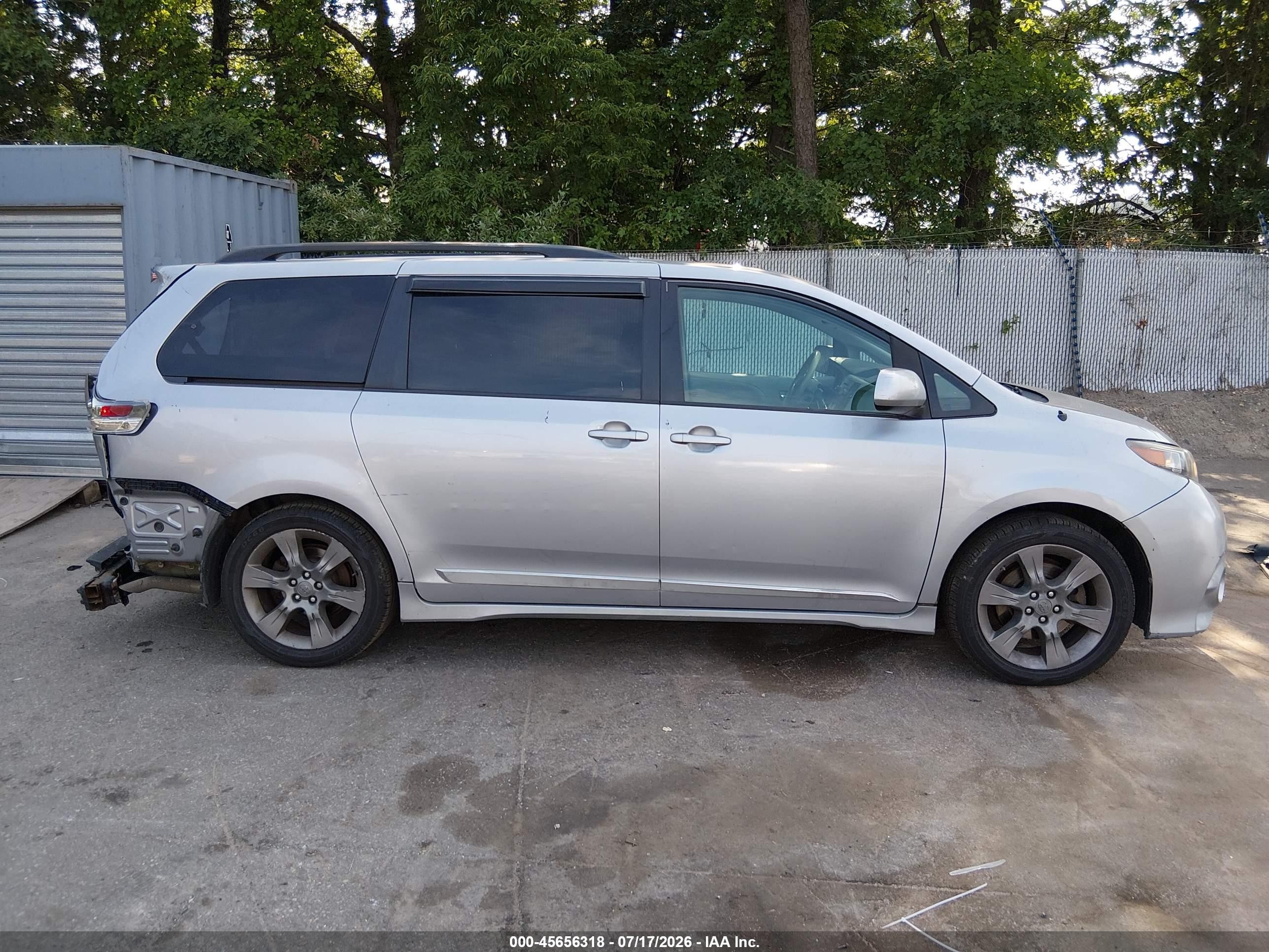 2012 Toyota Sienna Se 8 Passenger Gray vin: 5TDXK3DC9CS200584