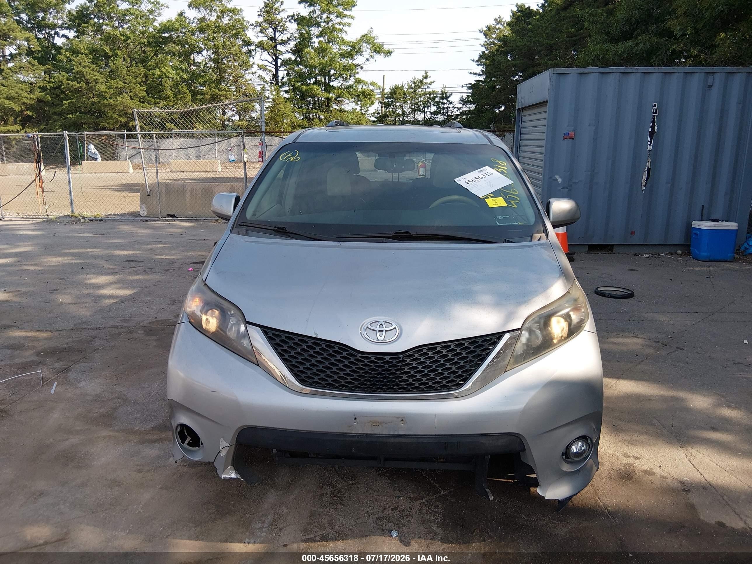 2012 Toyota Sienna Se 8 Passenger Gray vin: 5TDXK3DC9CS200584