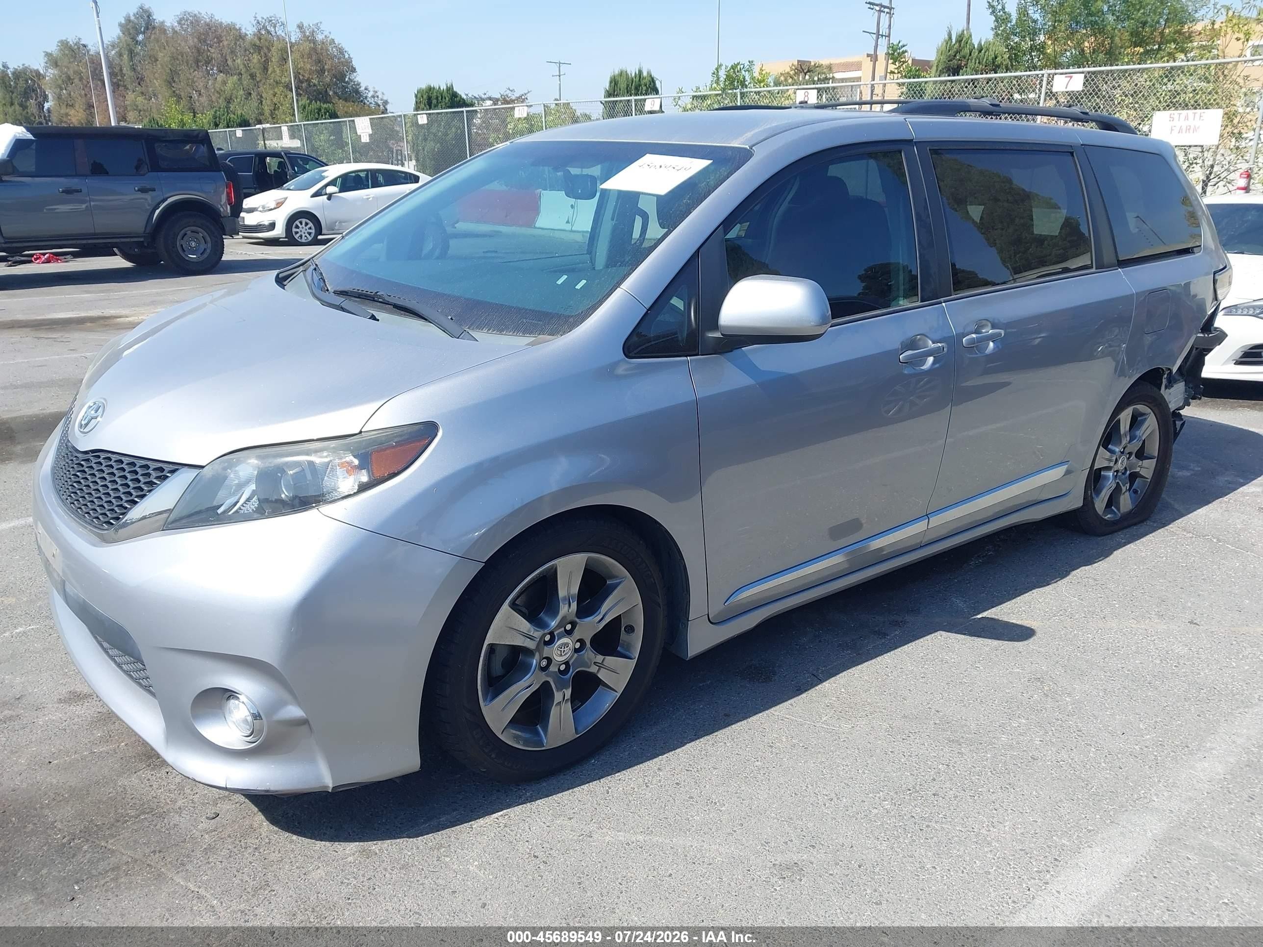 2012 Toyota Sienna Se 8 Passenger Серебряный vin: 5TDXK3DC9CS236324