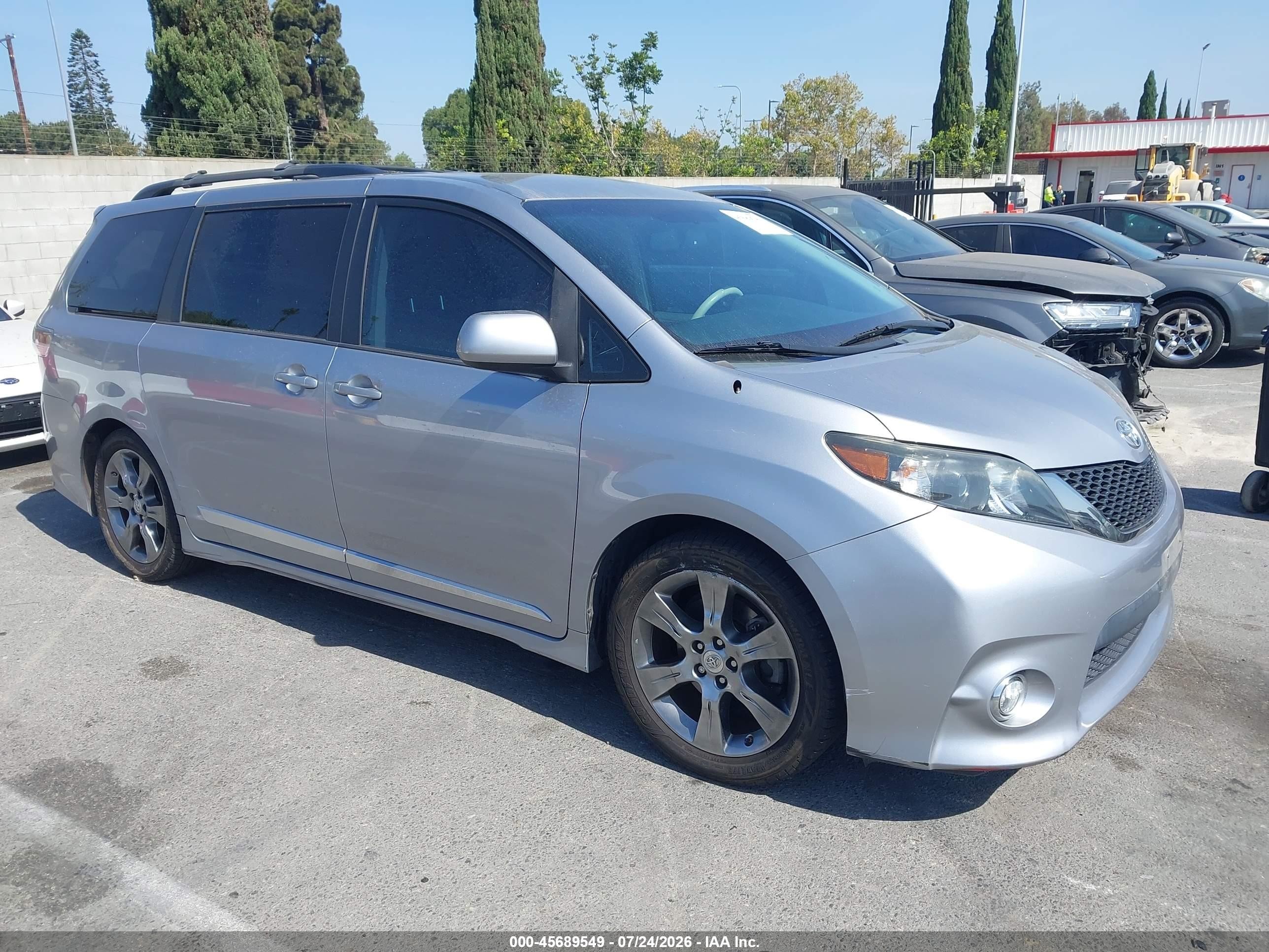 2012 Toyota Sienna Se 8 Passenger Серебряный vin: 5TDXK3DC9CS236324